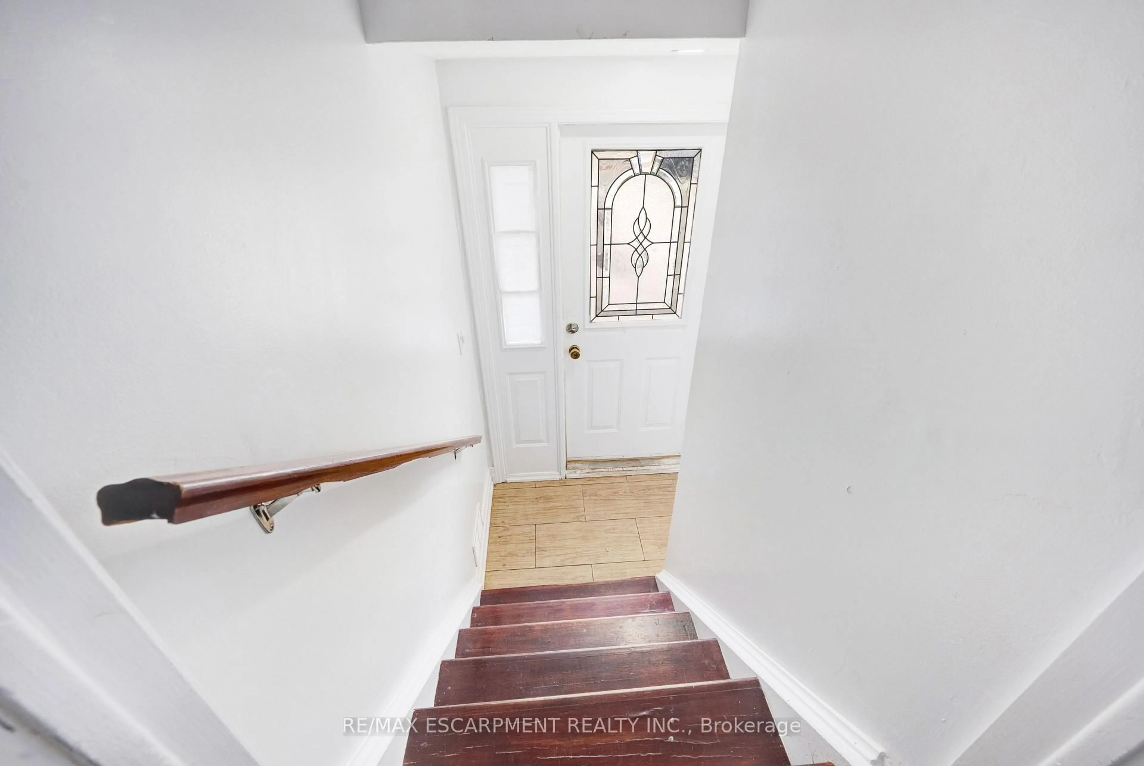 Unknown for 61 Clarence St, Brampton Ontario L6W 1S4