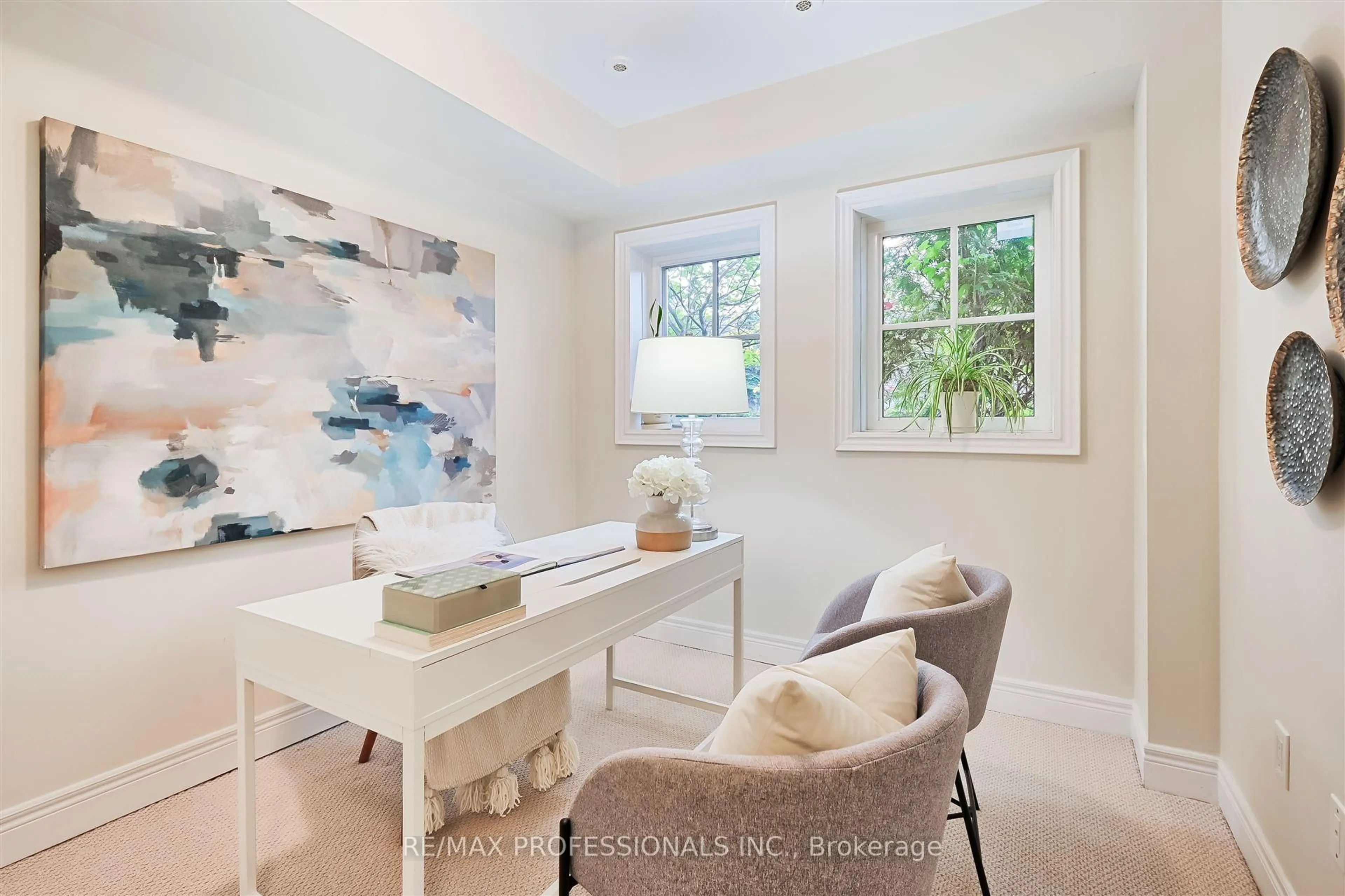 A pic of a room for 825A Oxford St, Toronto Ontario M8Y 1E6