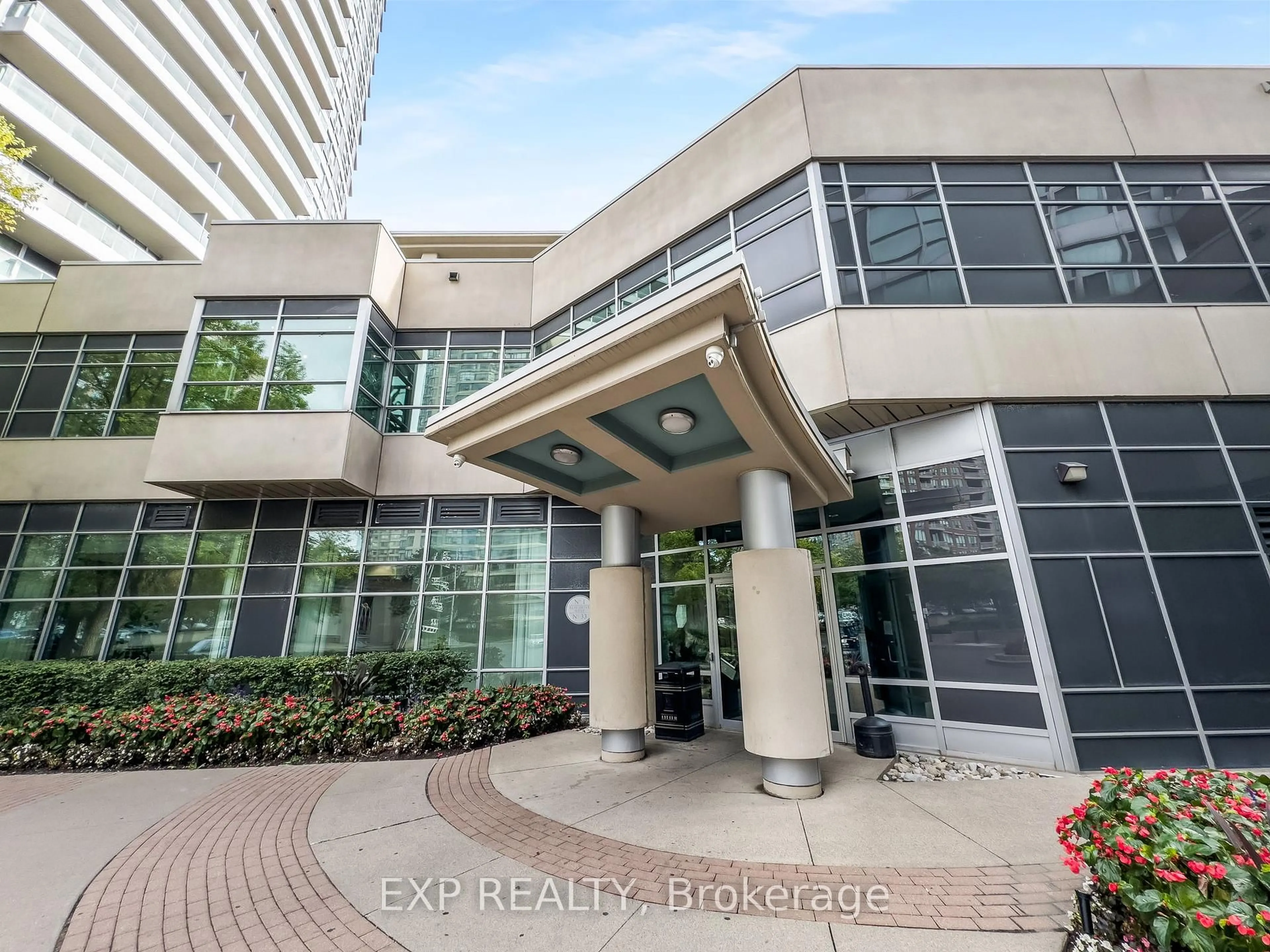 Indoor foyer for 1 Elm Dr #1005, Mississauga Ontario L5B 4M1