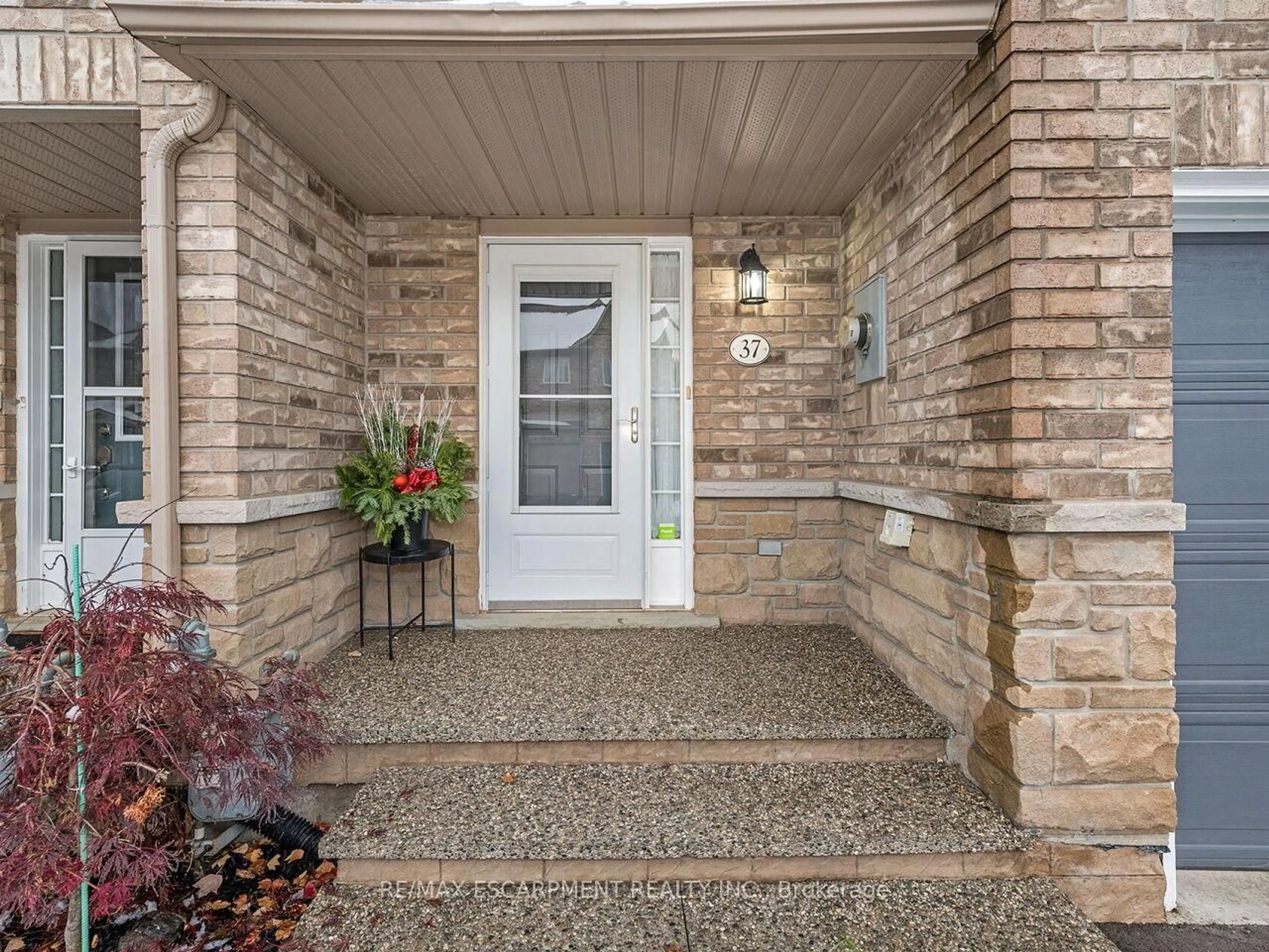 Indoor entryway for 4055 Forest Run Ave #37, Burlington Ontario L7M 5B8