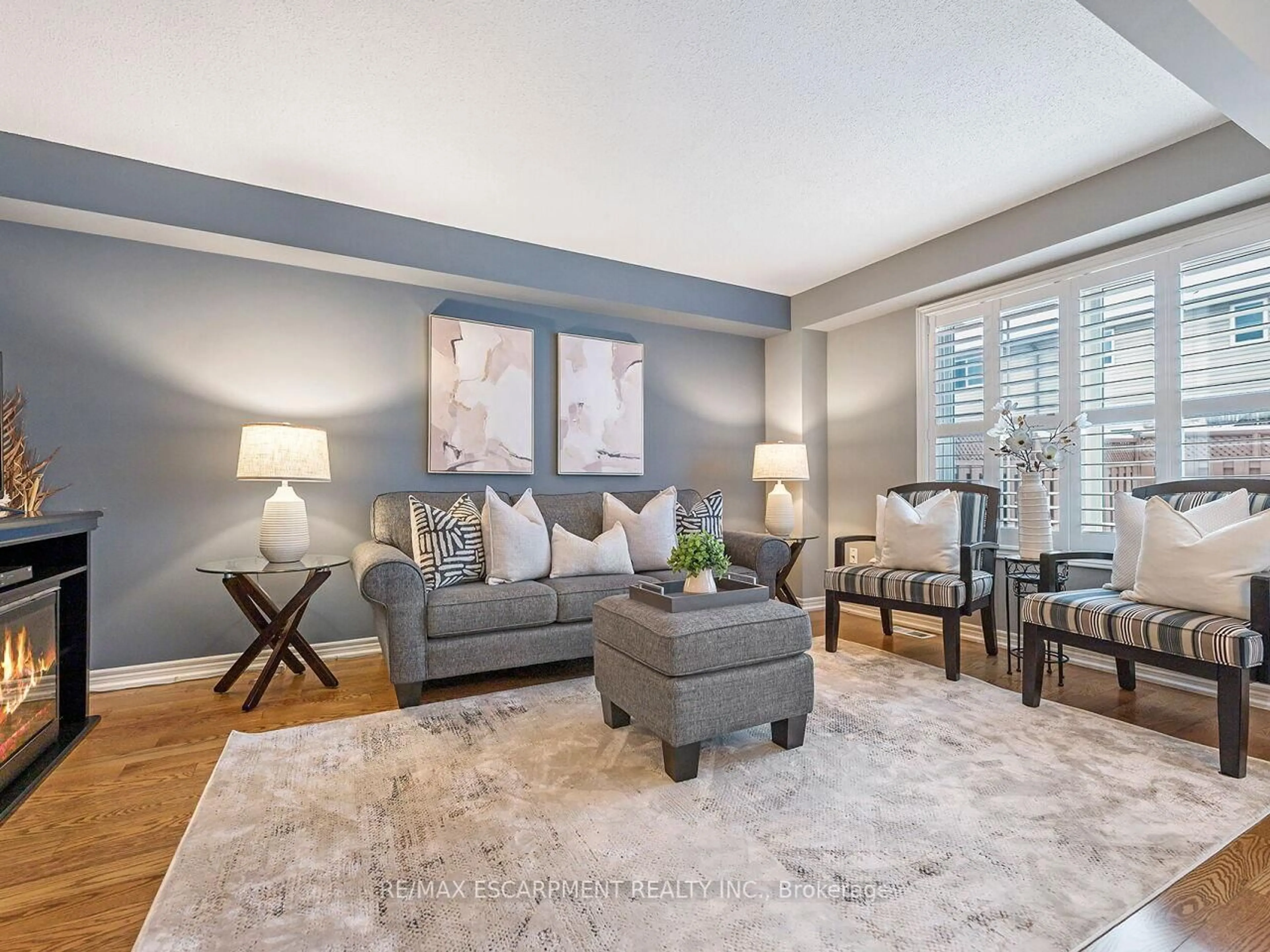 Living room with furniture, carpet floor for 4055 Forest Run Ave #37, Burlington Ontario L7M 5B8