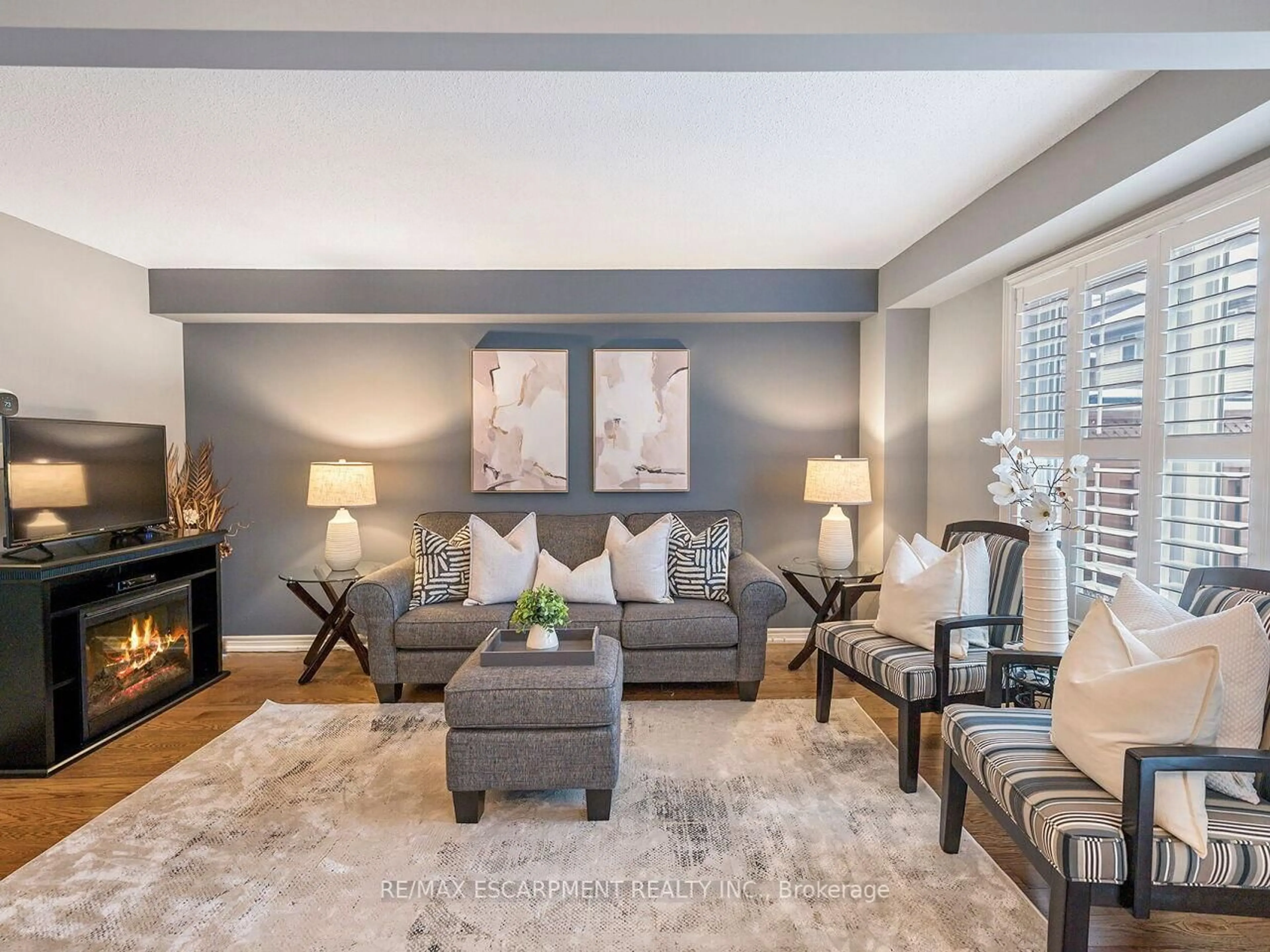 Living room with furniture, unknown for 4055 Forest Run Ave #37, Burlington Ontario L7M 5B8