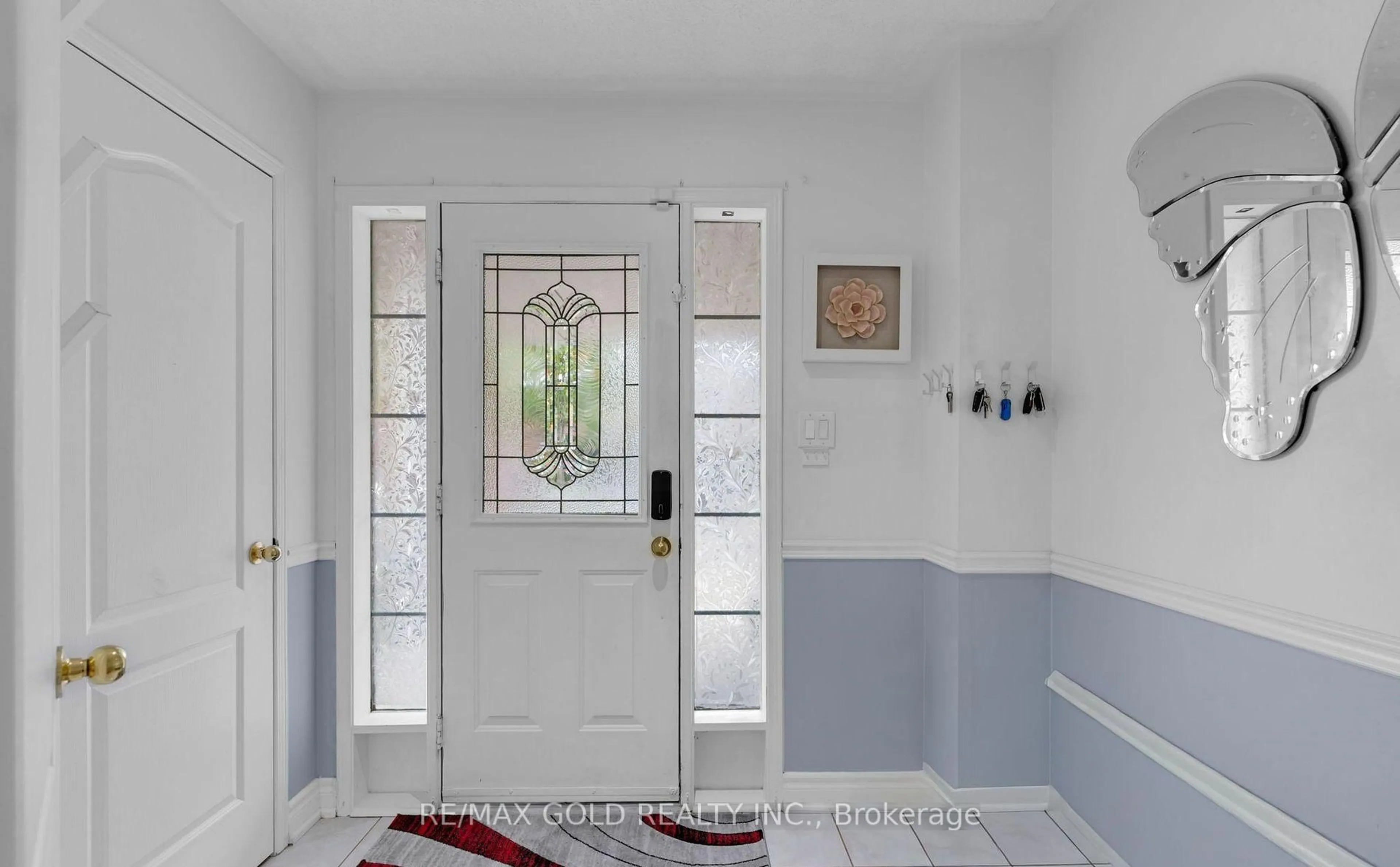 Indoor entryway for 5 Farthingale Cres, Brampton Ontario L7A 1R3
