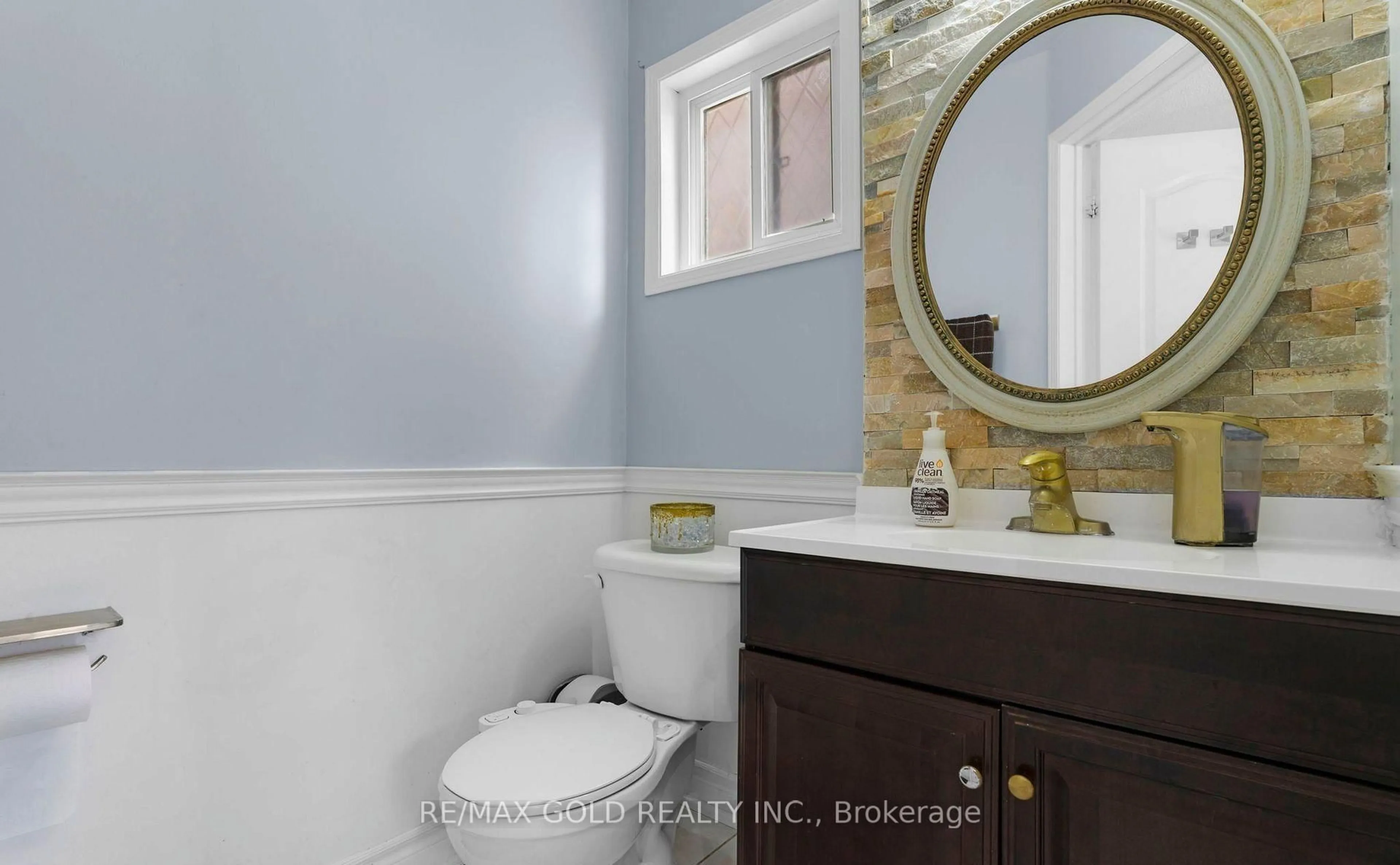 Standard bathroom, ceramic/tile floor for 5 Farthingale Cres, Brampton Ontario L7A 1R3