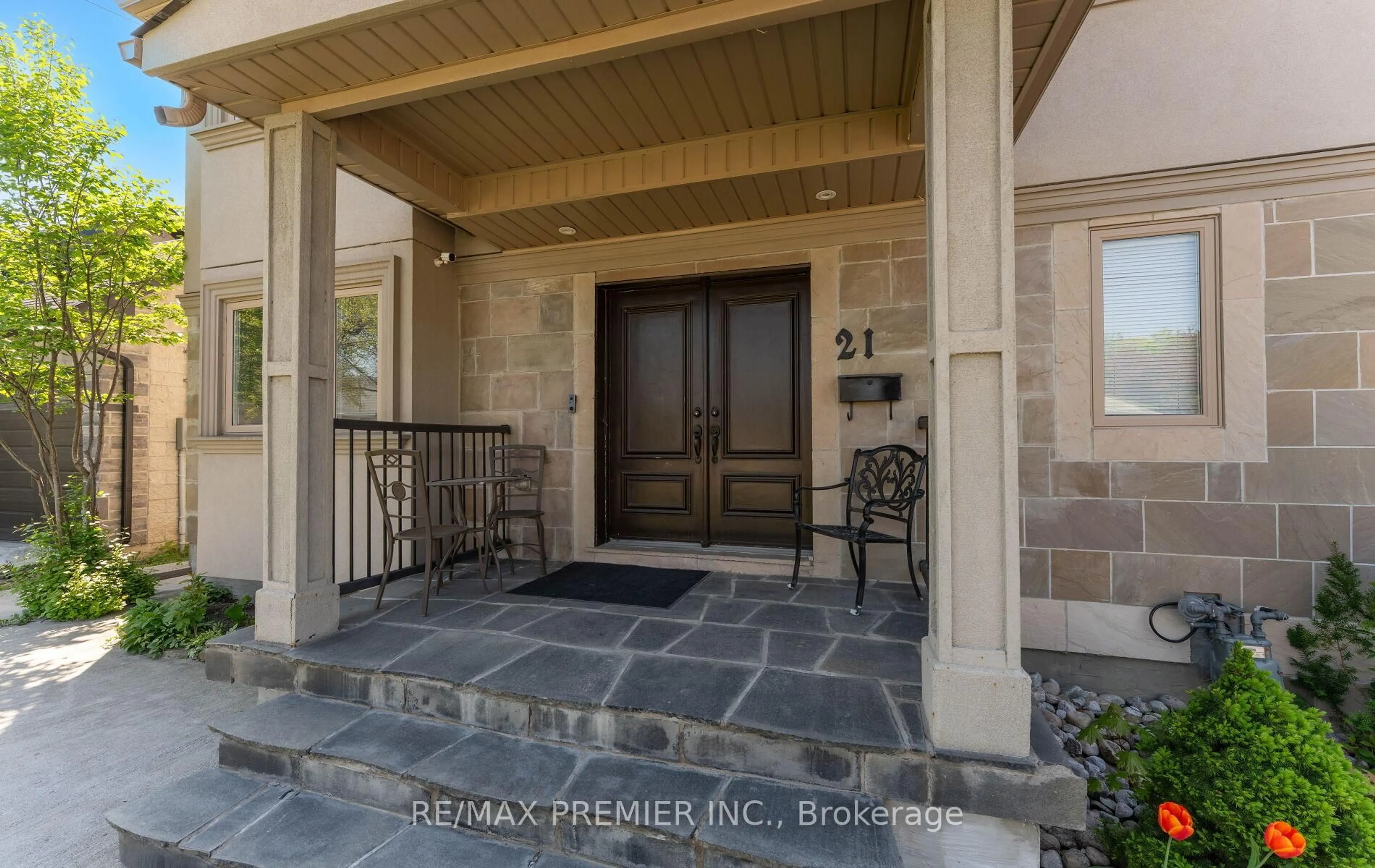 Indoor entryway for 21 Yvonne Ave, Toronto Ontario M3L 1C8