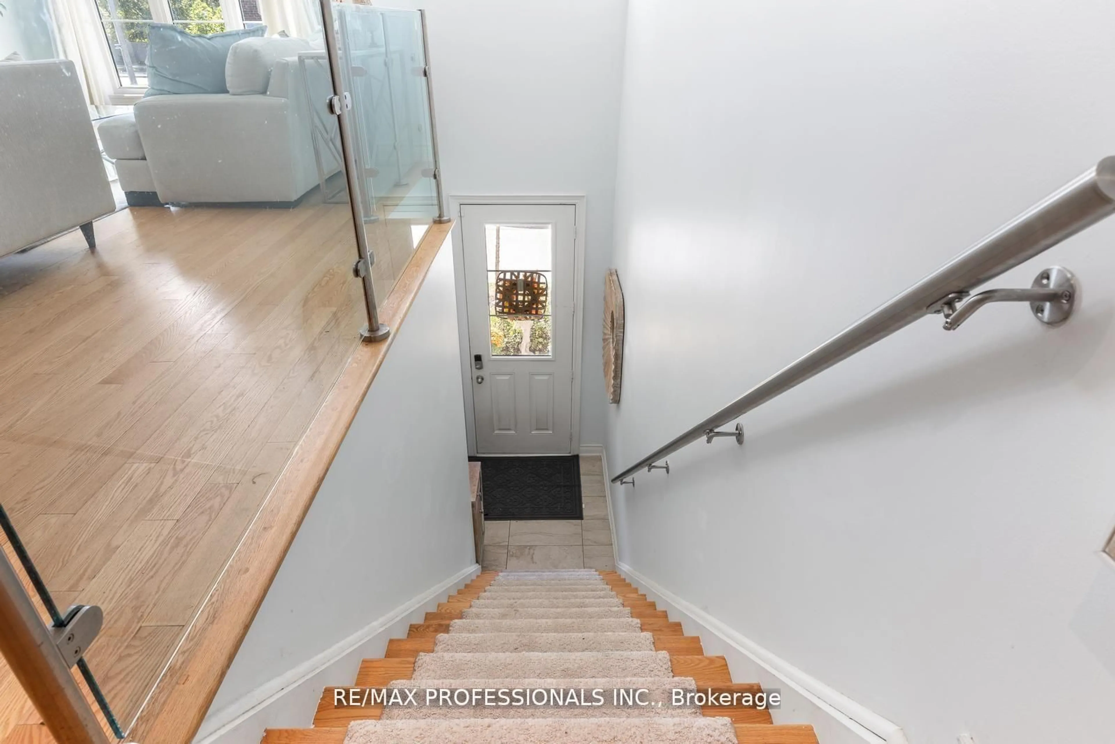 Stairs for 16 Dryden Way, Toronto Ontario M9R 0B2