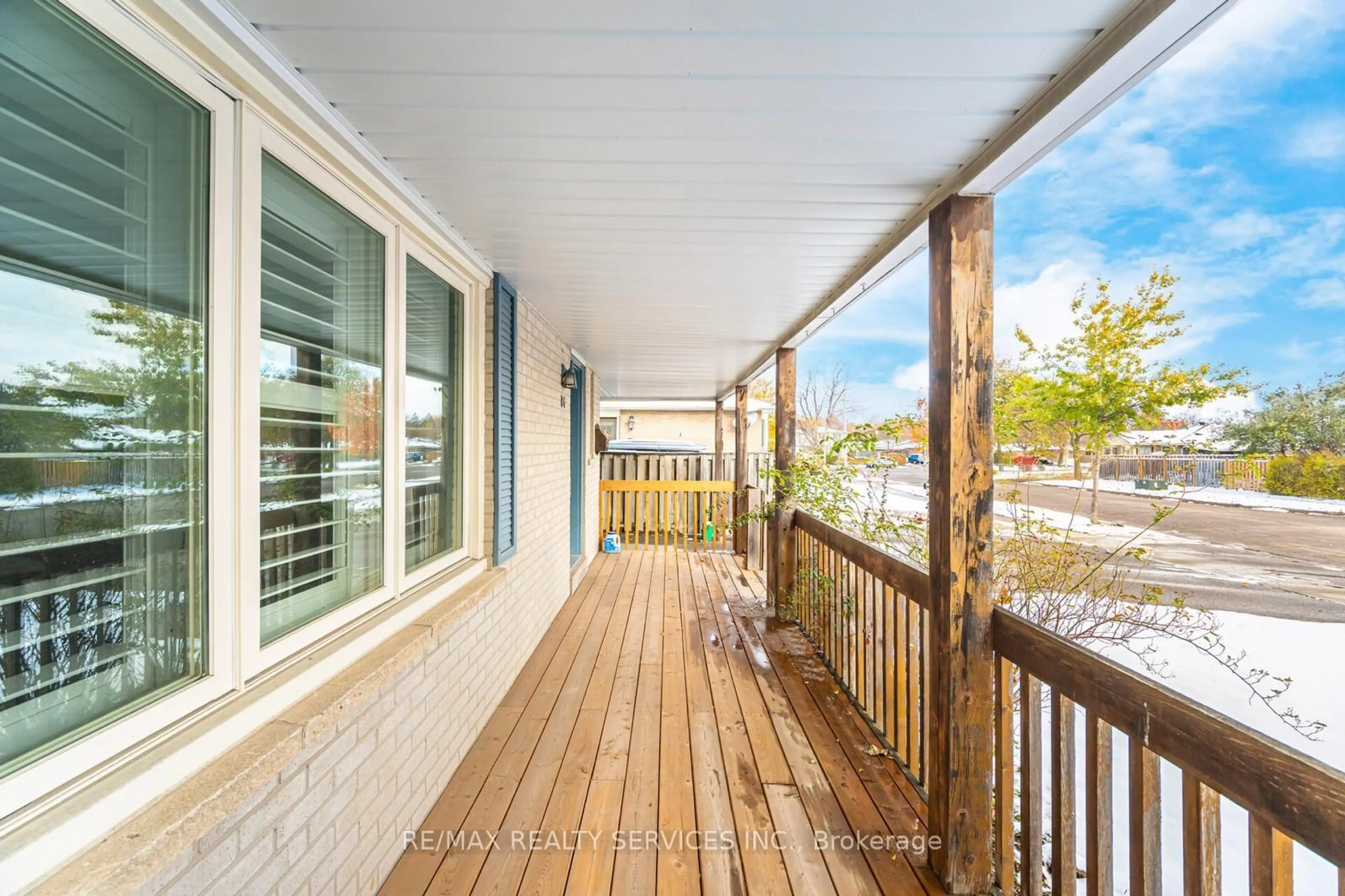 Patio, street for 84 Sutherland Ave, Brampton Ontario L6V 2H7