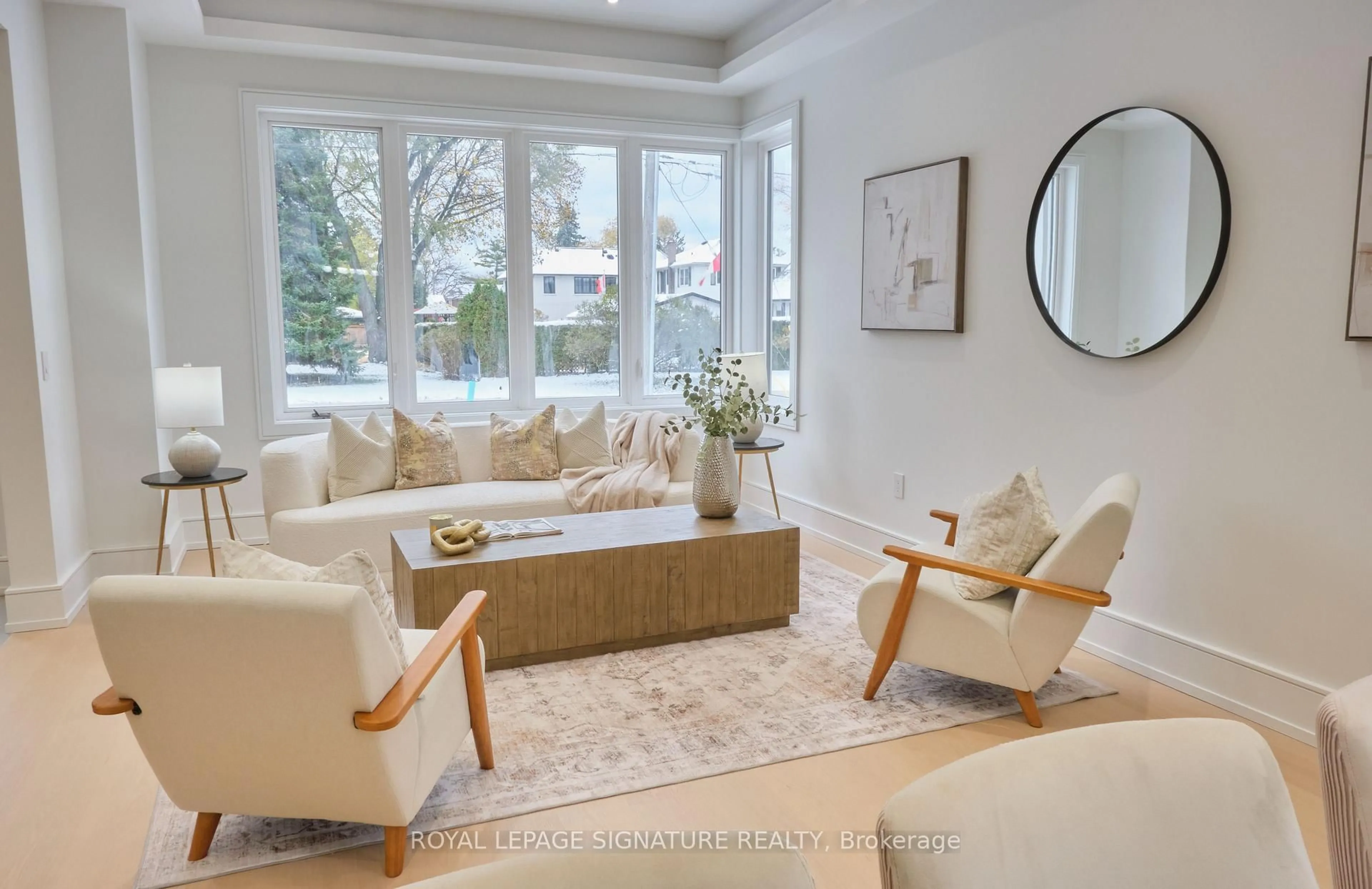 Living room with furniture, unknown for 365 Jumna Ave, Mississauga Ontario L5G 1Y5