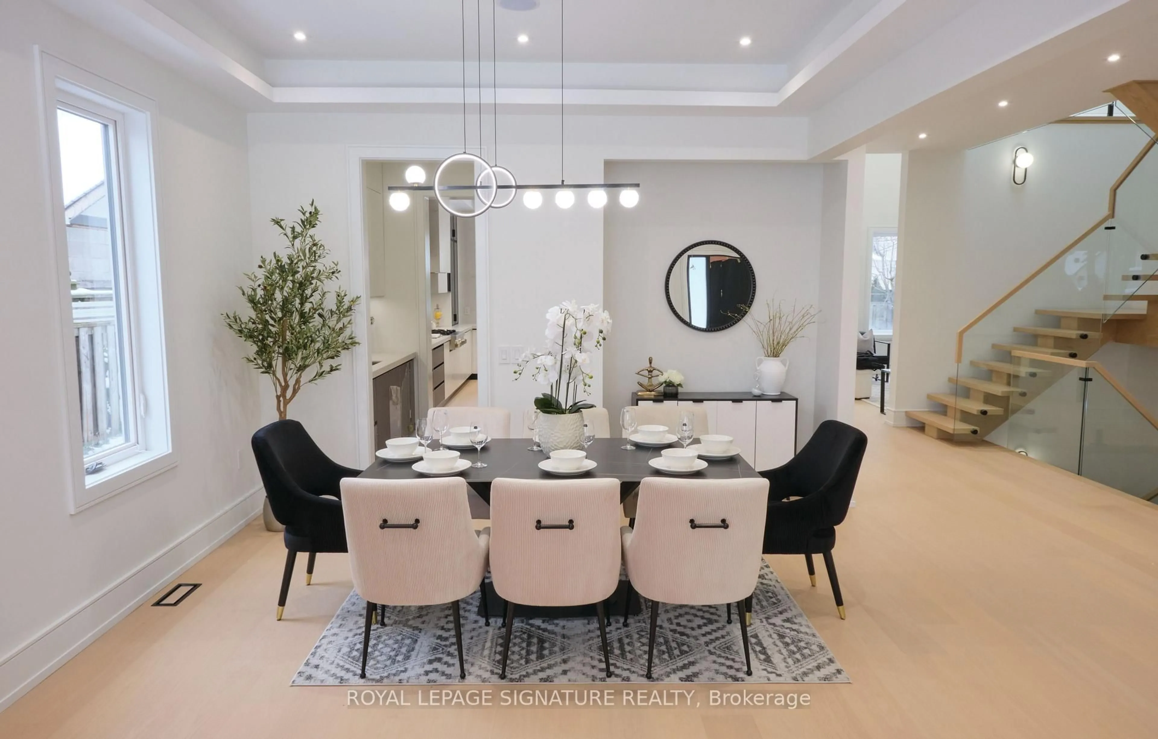 Dining room, unknown for 365 Jumna Ave, Mississauga Ontario L5G 1Y5