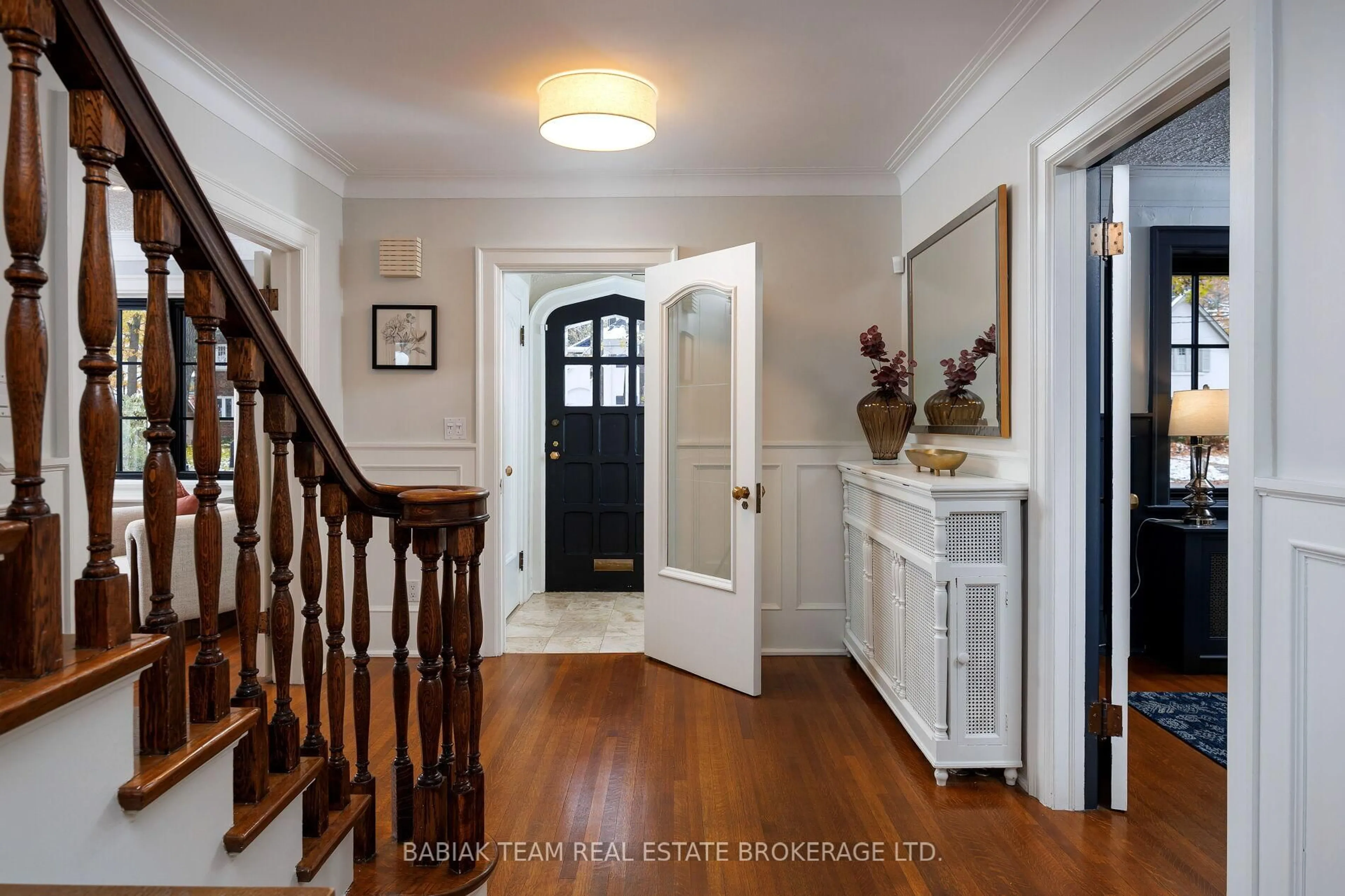 Indoor entryway for 35 Baby Point Cres, Toronto Ontario M6S 2B7