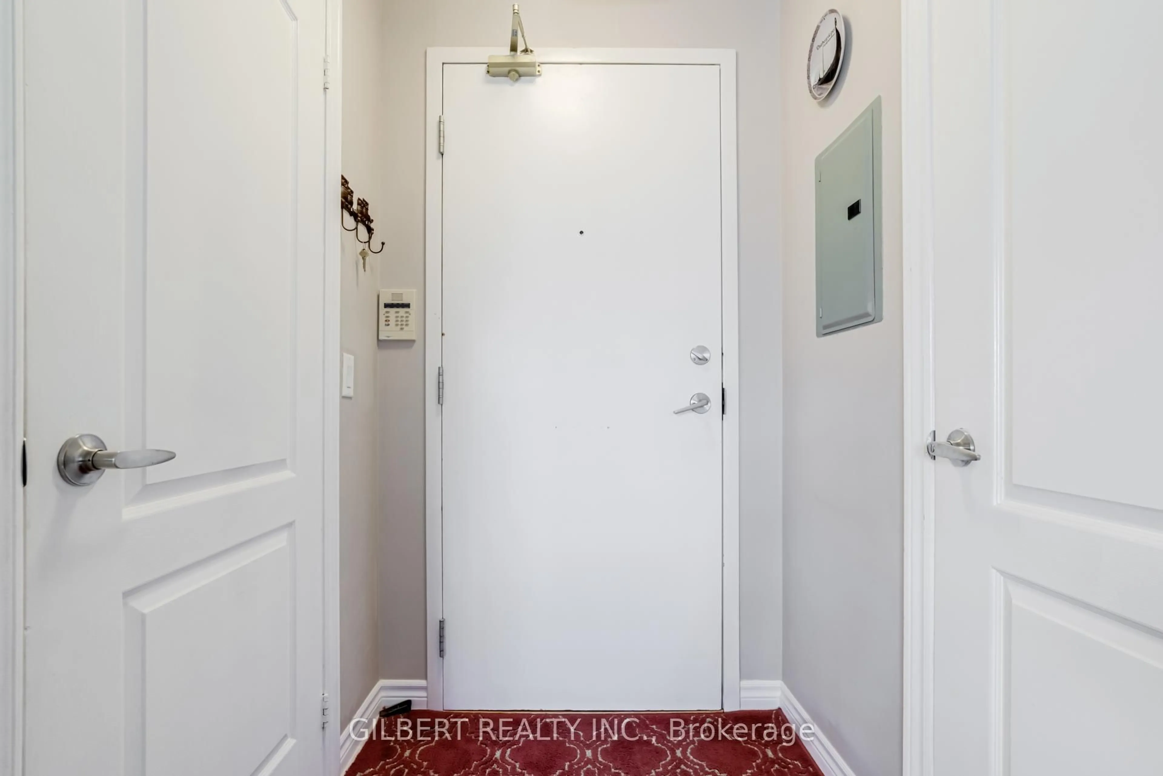 Indoor entryway for 483 Faith Dr #304, Mississauga Ontario L5R 0A1