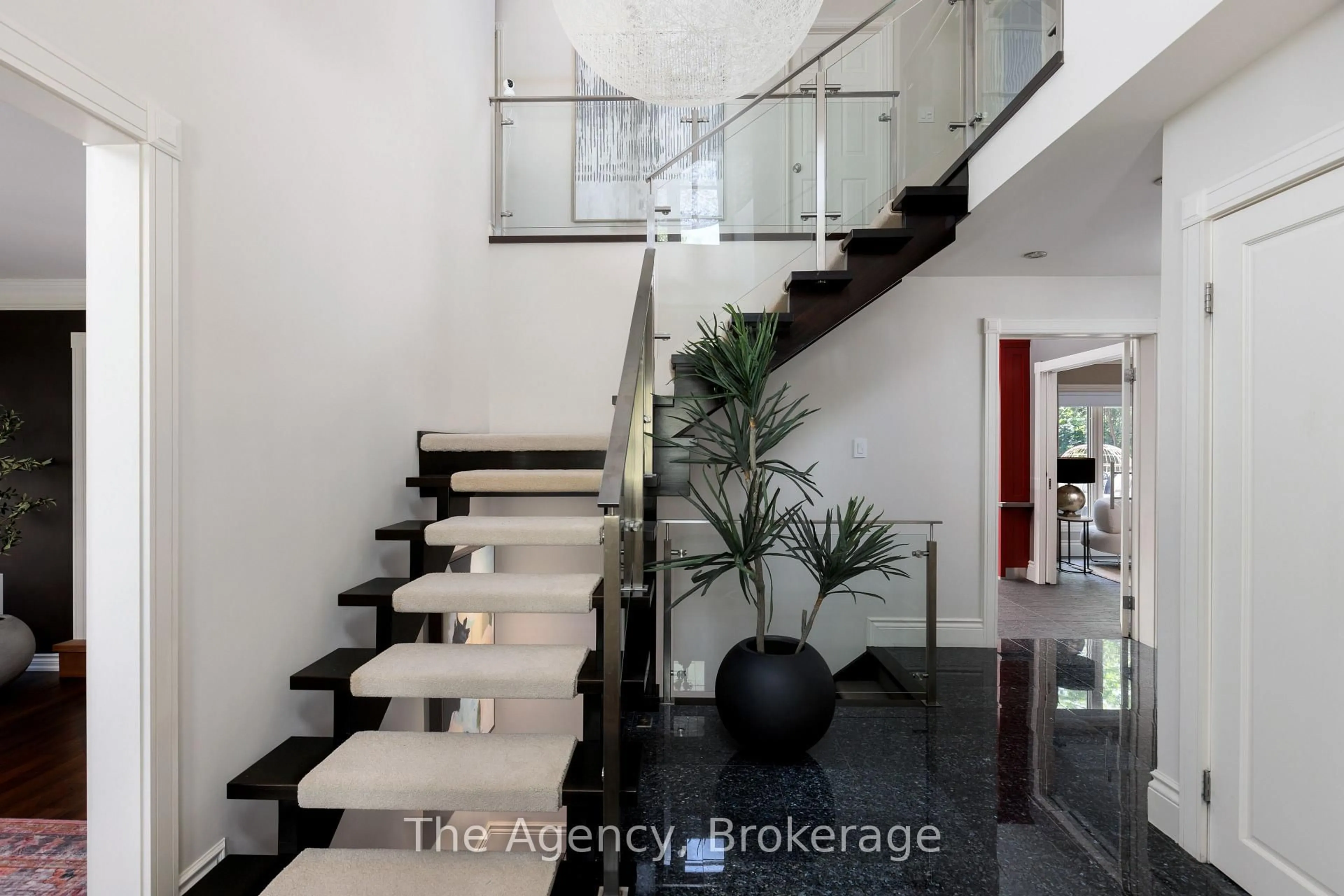 Indoor foyer for 262 Mary St, Oakville Ontario L6K 3V4