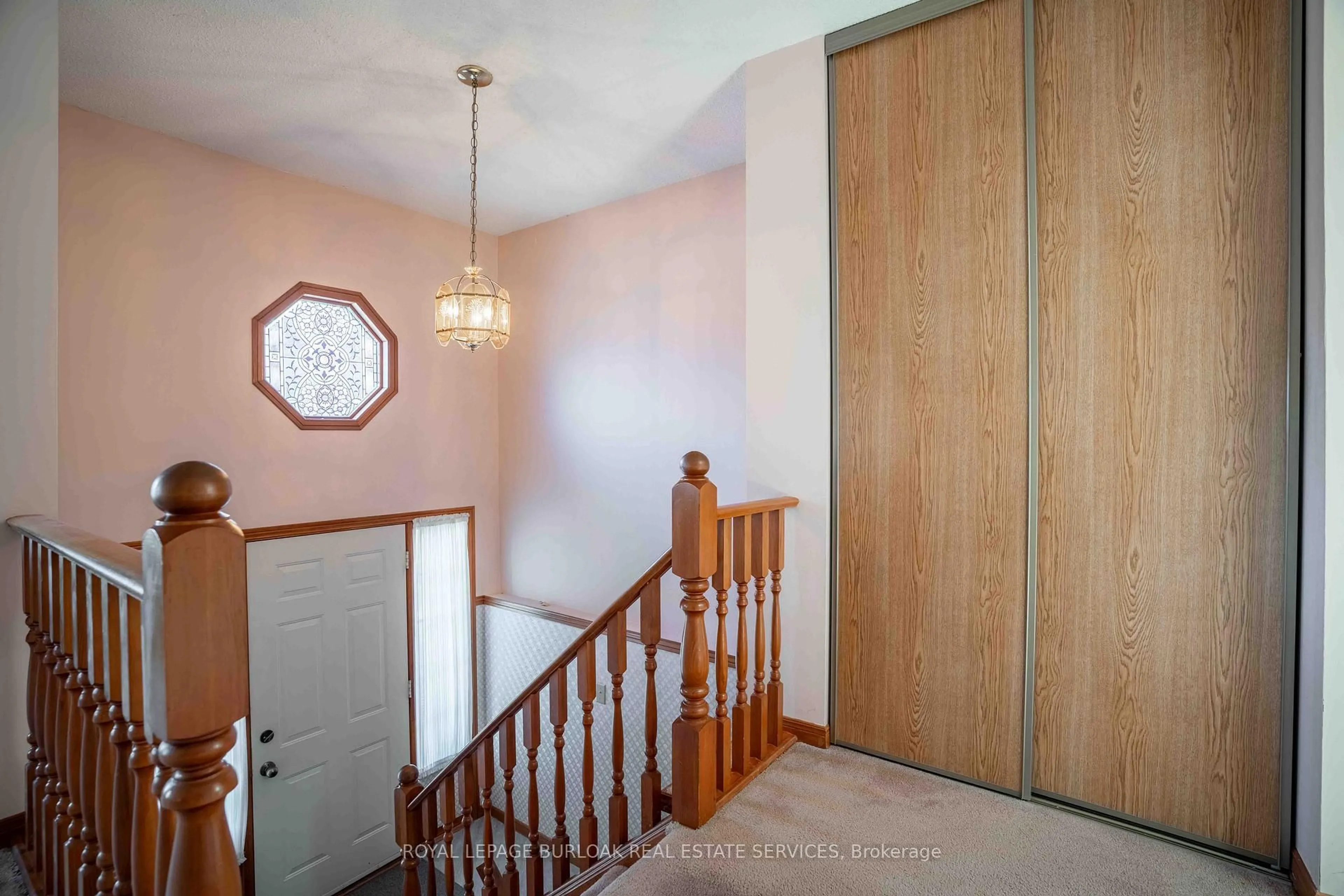 Indoor entryway for 1447 Reynolds Ave, Burlington Ontario L7M 3B6