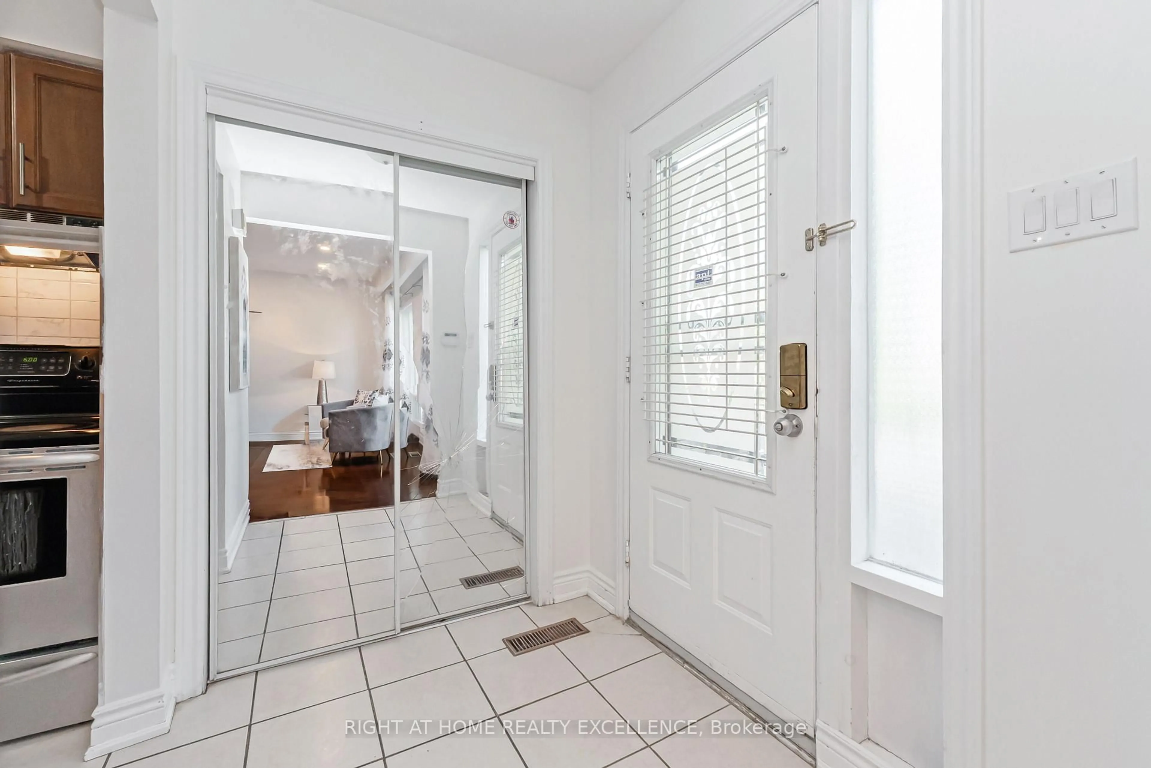 Indoor entryway for 153 Bruce Beer Dr, Brampton Ontario L6V 3J2