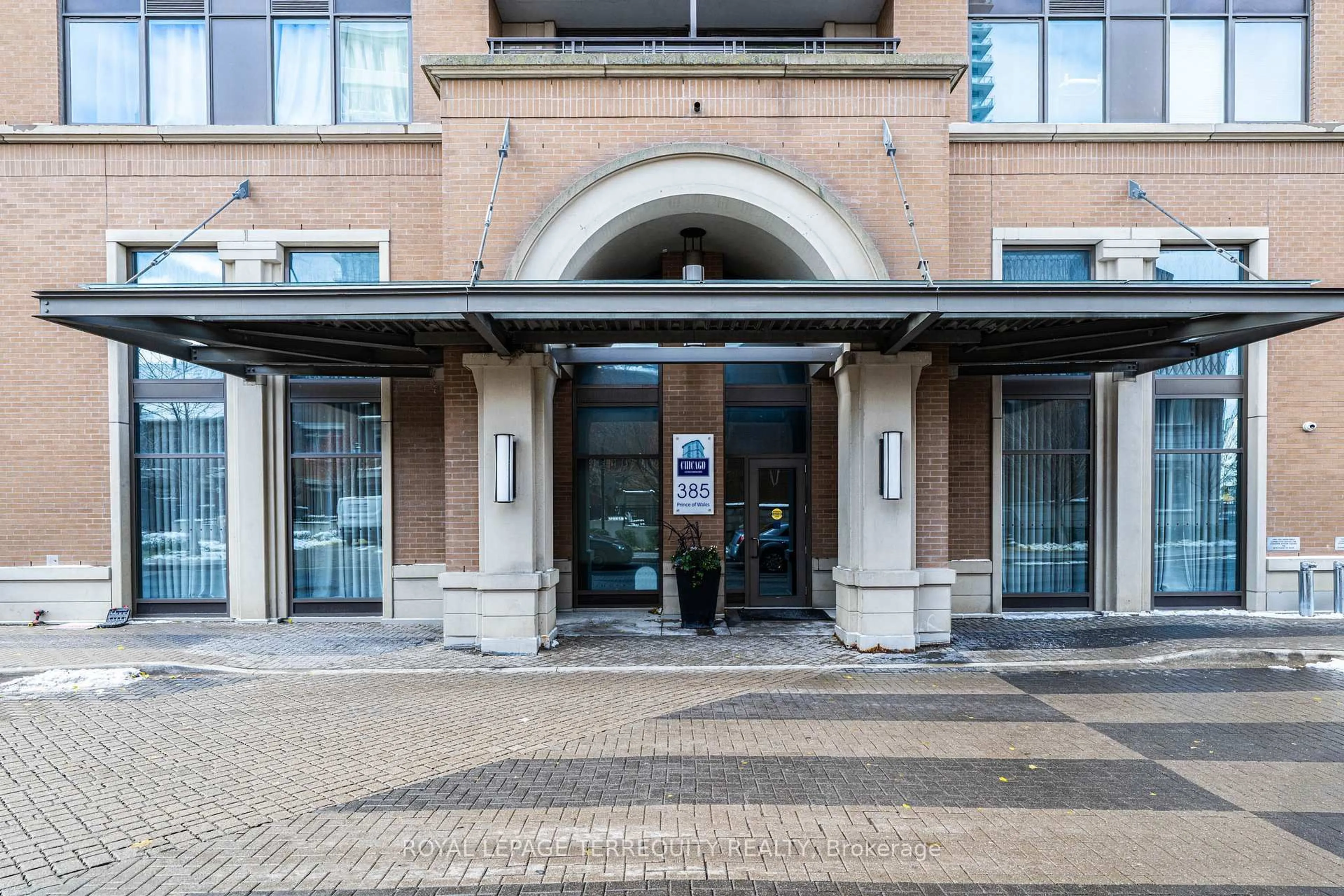 Indoor foyer for 385 Prince Of Wales St #406, Mississauga Ontario L5B 0C6