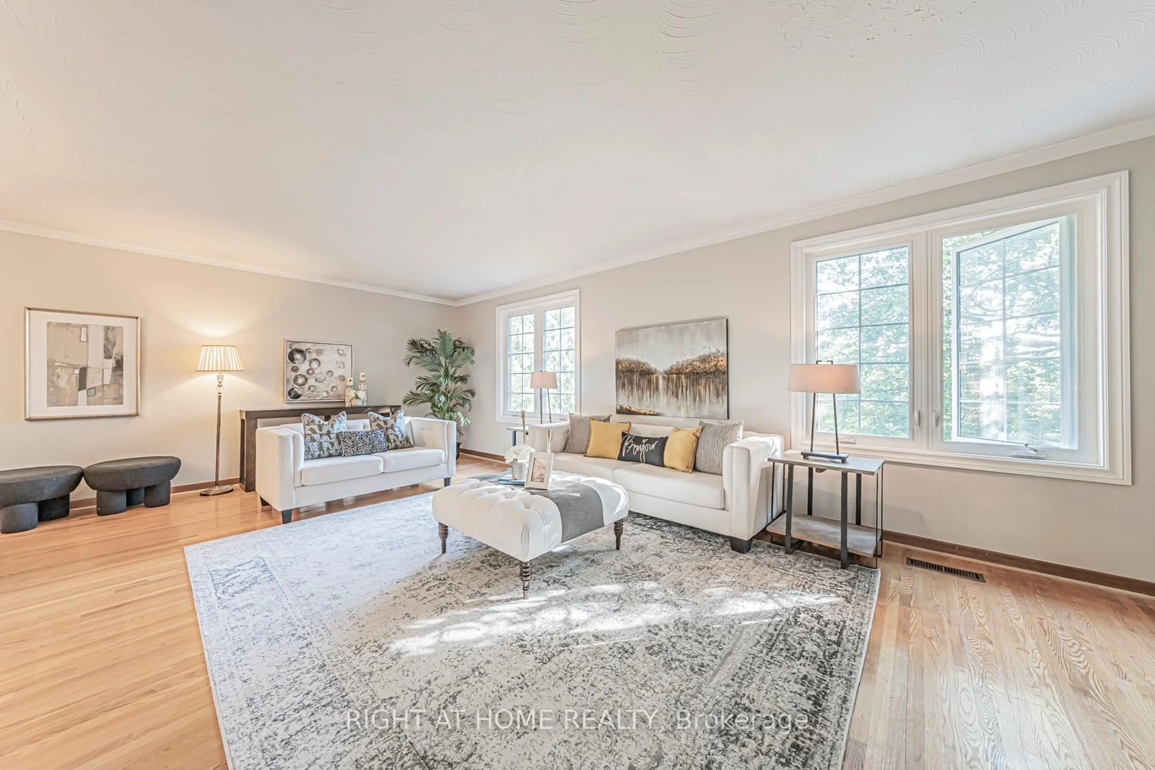 Living room with furniture, unknown for 5 Greyswood Crt, Toronto Ontario M9P 3P8