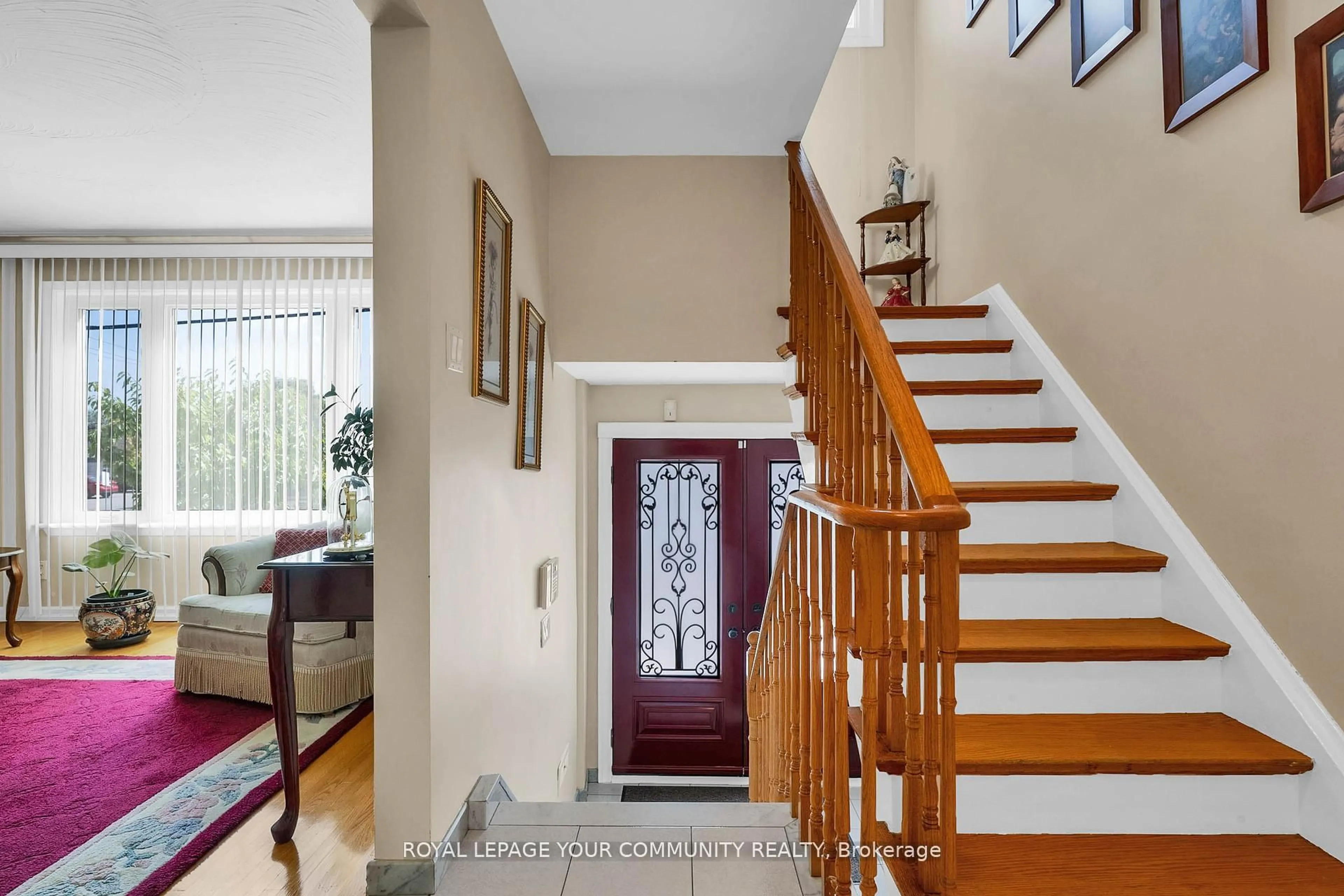 Indoor foyer for 119 Dalrymple Dr, Toronto Ontario M6N 4S2
