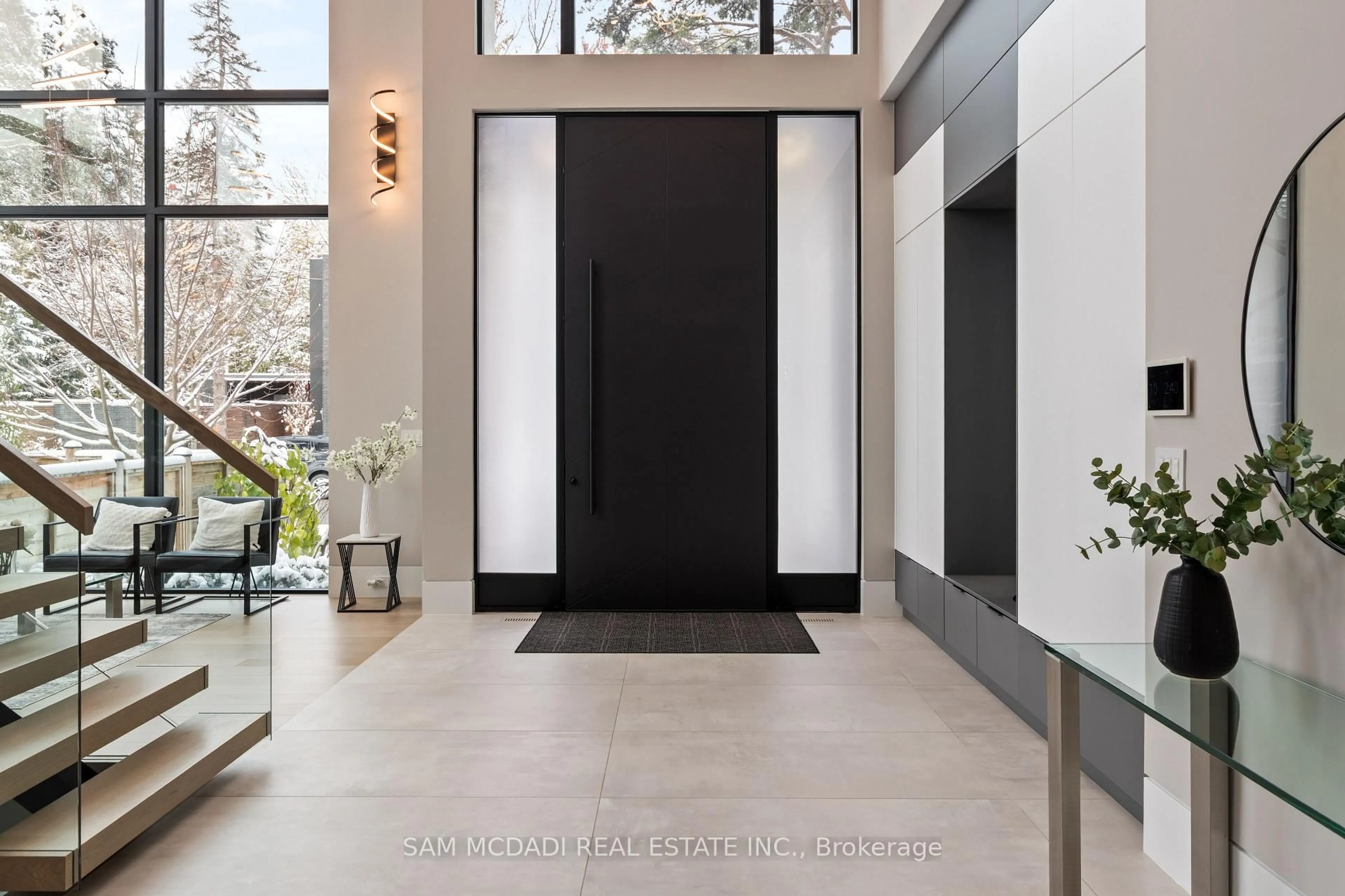 Indoor entryway for 112 Elton Park Rd, Oakville Ontario L6J 4C1