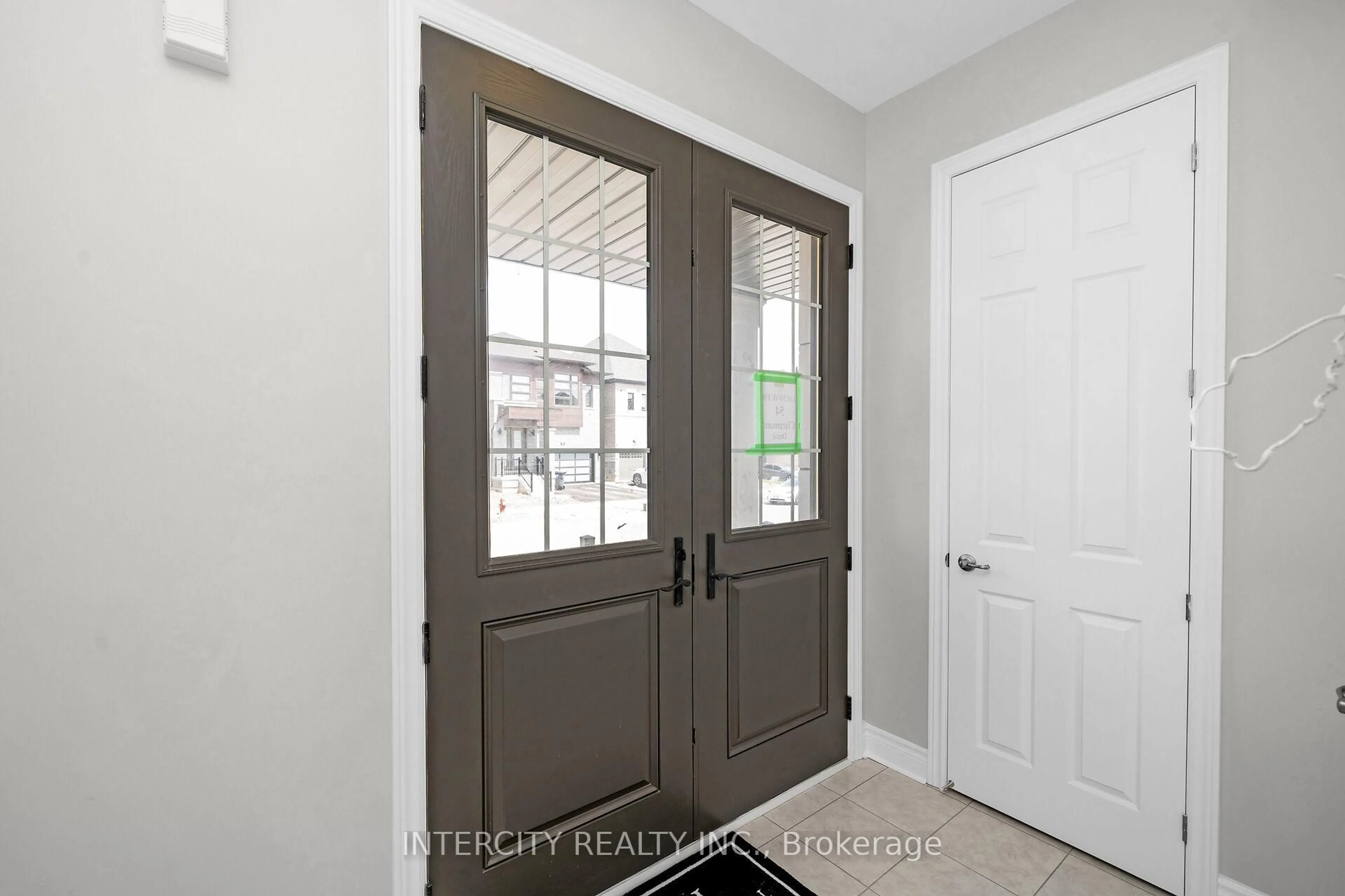 Indoor entryway for 54 Claremont Dr, Brampton Ontario L6R 4G3