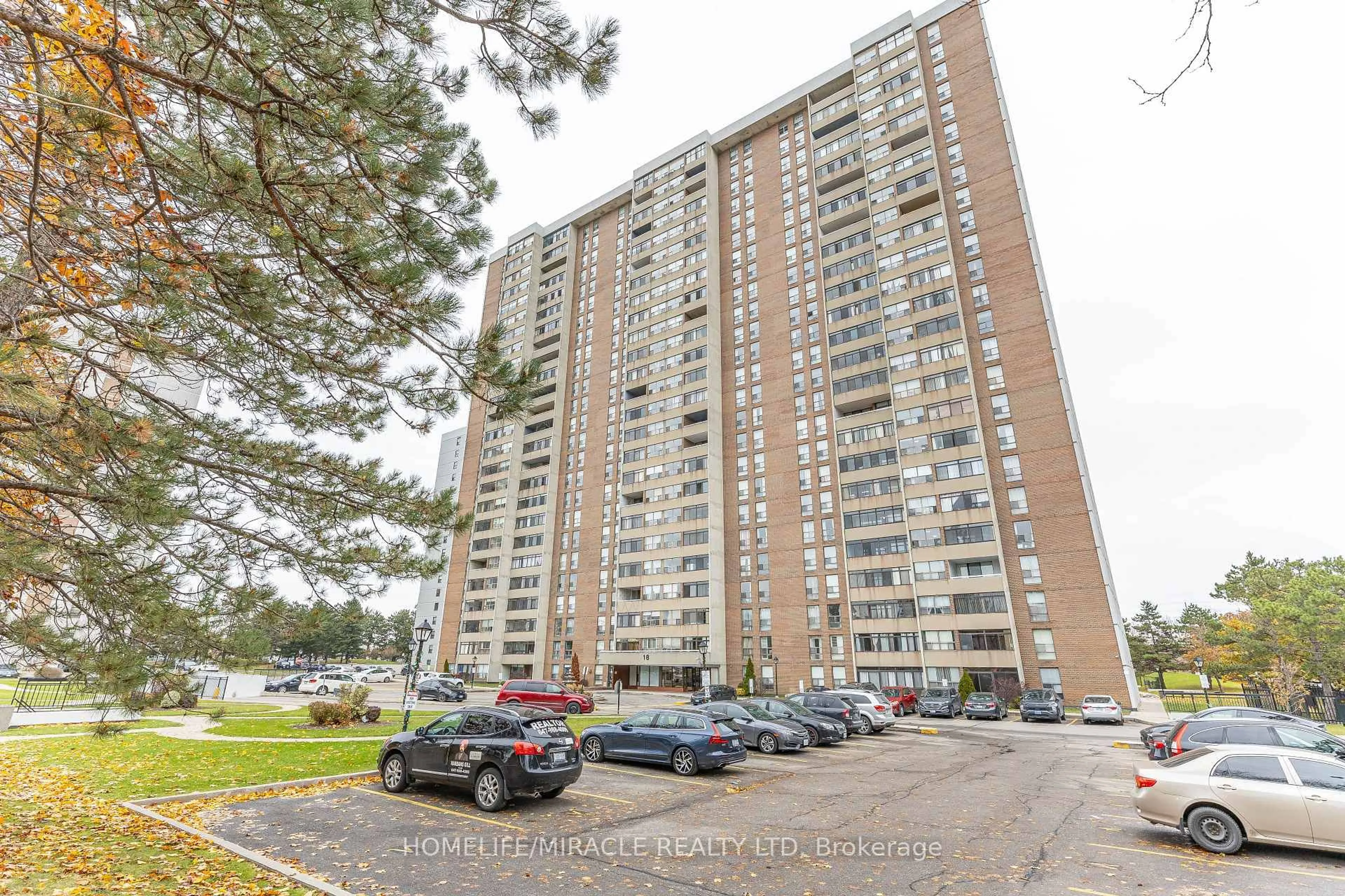 A pic from outside/outdoor area/front of a property/back of a property/a pic from drone, street for 18 Knightsbridge Rd #2311, Brampton Ontario L6T 3X5