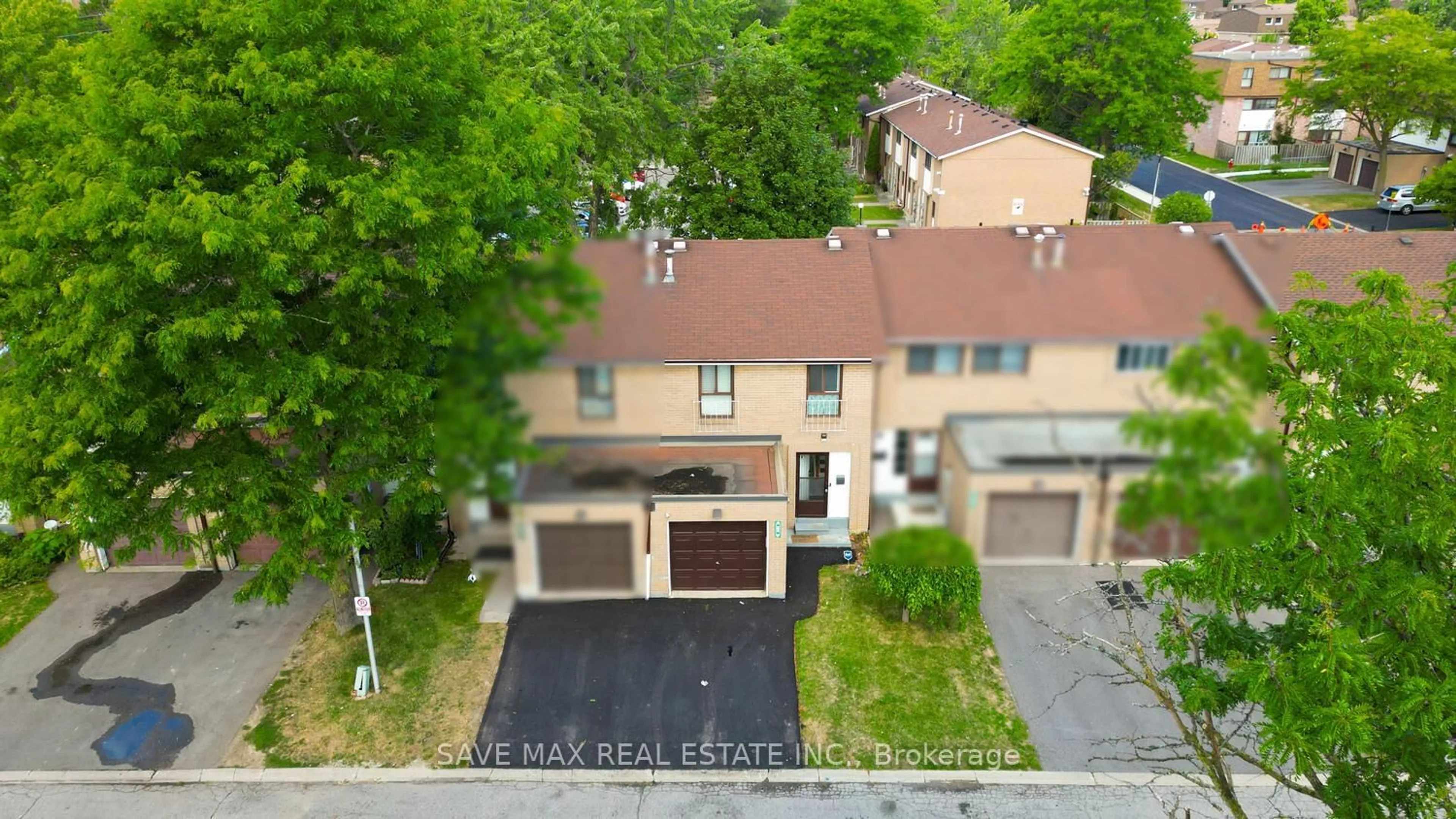 A pic from outside/outdoor area/front of a property/back of a property/a pic from drone, street for 83 Fleetwood Cres, Brampton Ontario L6T 2E6