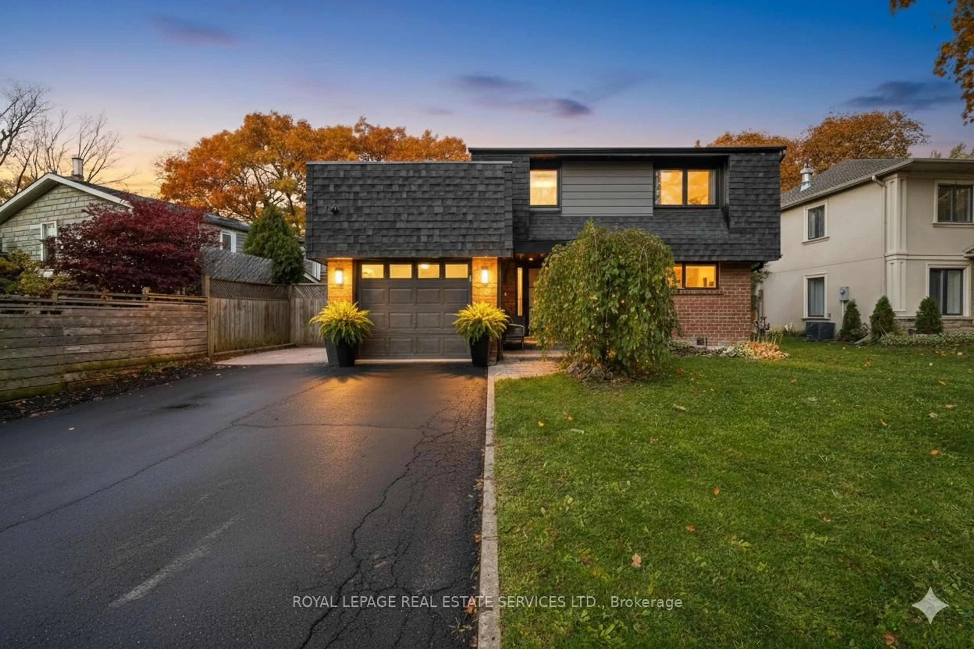 Home with brick exterior material, street for 613 Santee Gate, Mississauga Ontario L5A 2B8