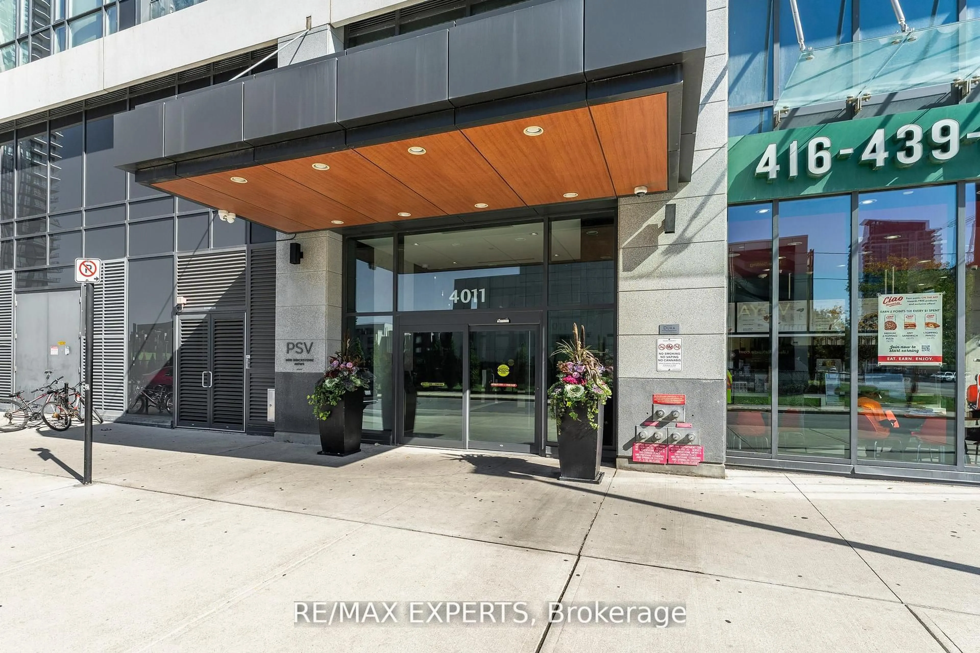 Indoor foyer for 4011 Brickstone Mews #4502, Mississauga Ontario L5B 0G3