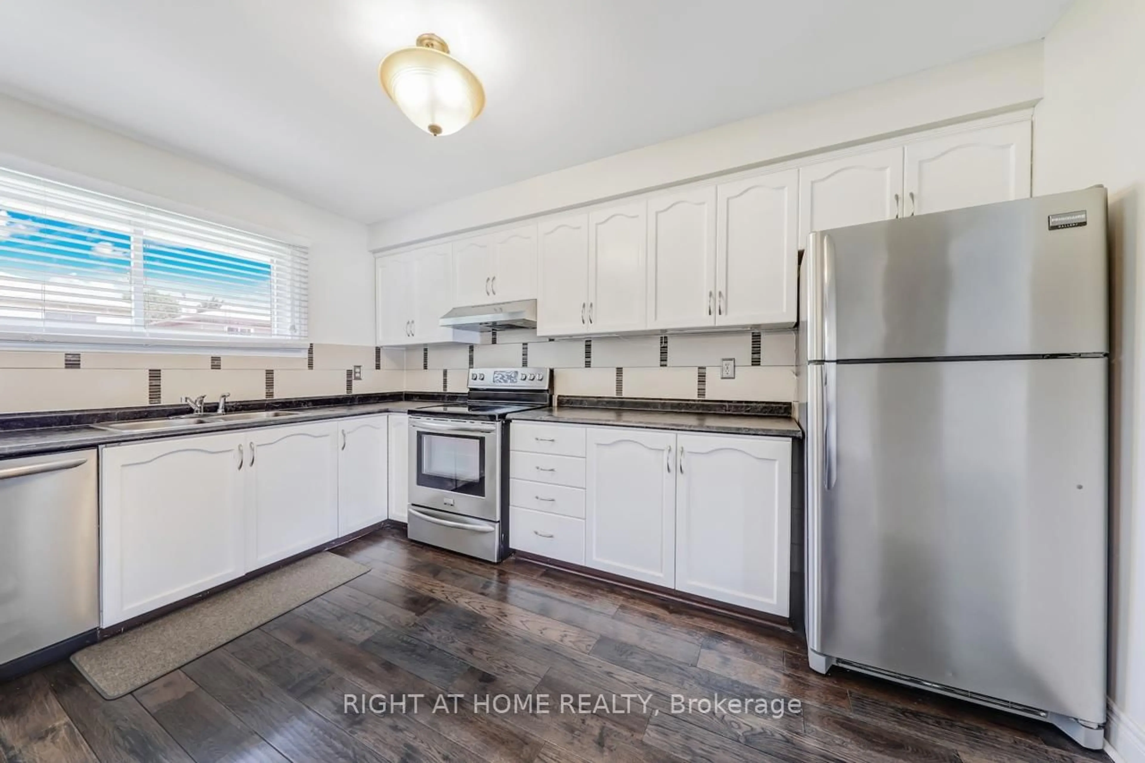 Standard kitchen, unknown for 9 Ashton Cres #9, Brampton Ontario L6S 3J9