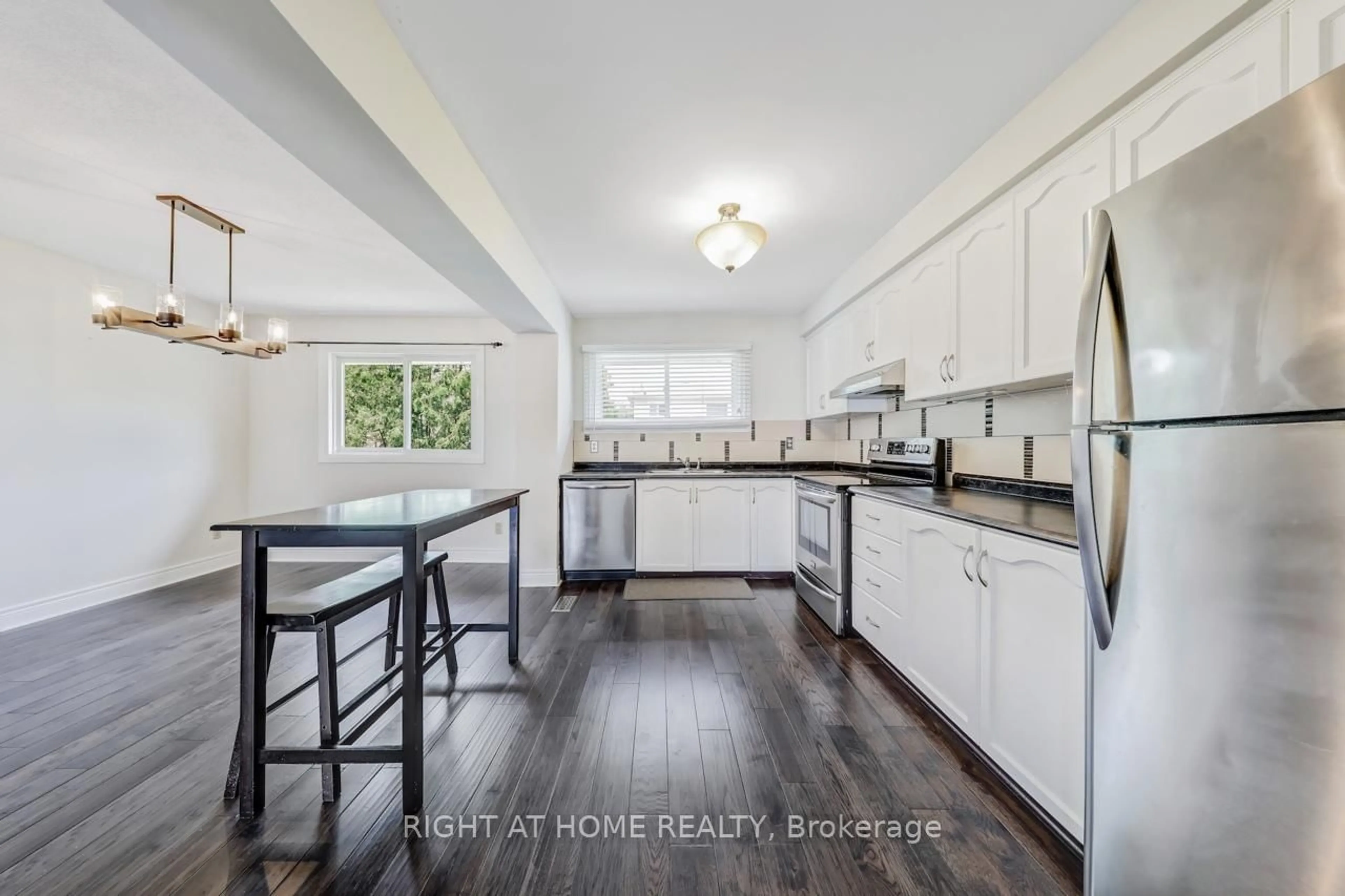 Open concept kitchen, unknown for 9 Ashton Cres #9, Brampton Ontario L6S 3J9