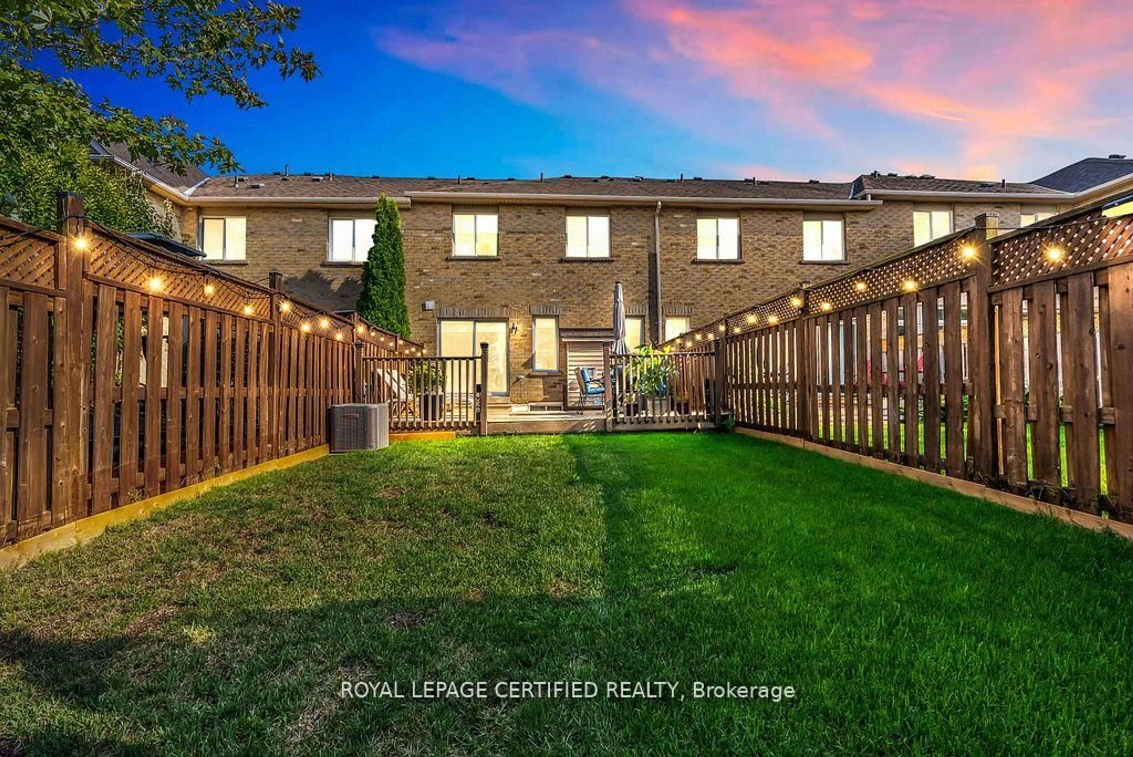 A pic from outside/outdoor area/front of a property/back of a property/a pic from drone, street for 2511 Boros Rd #3, Burlington Ontario L7M 5B2