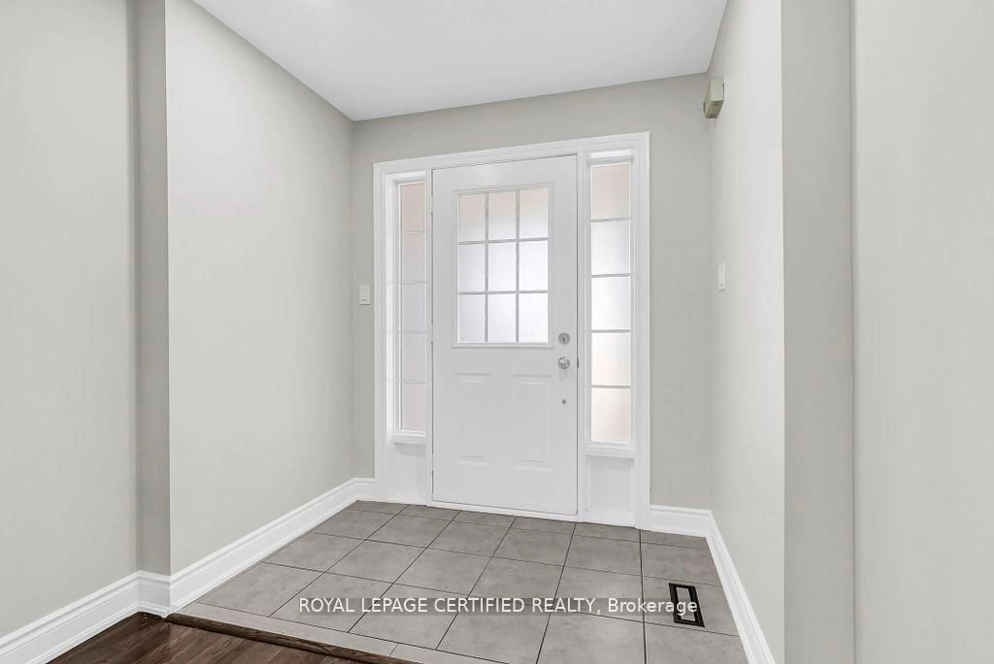 Indoor entryway for 2511 Boros Rd #3, Burlington Ontario L7M 5B2