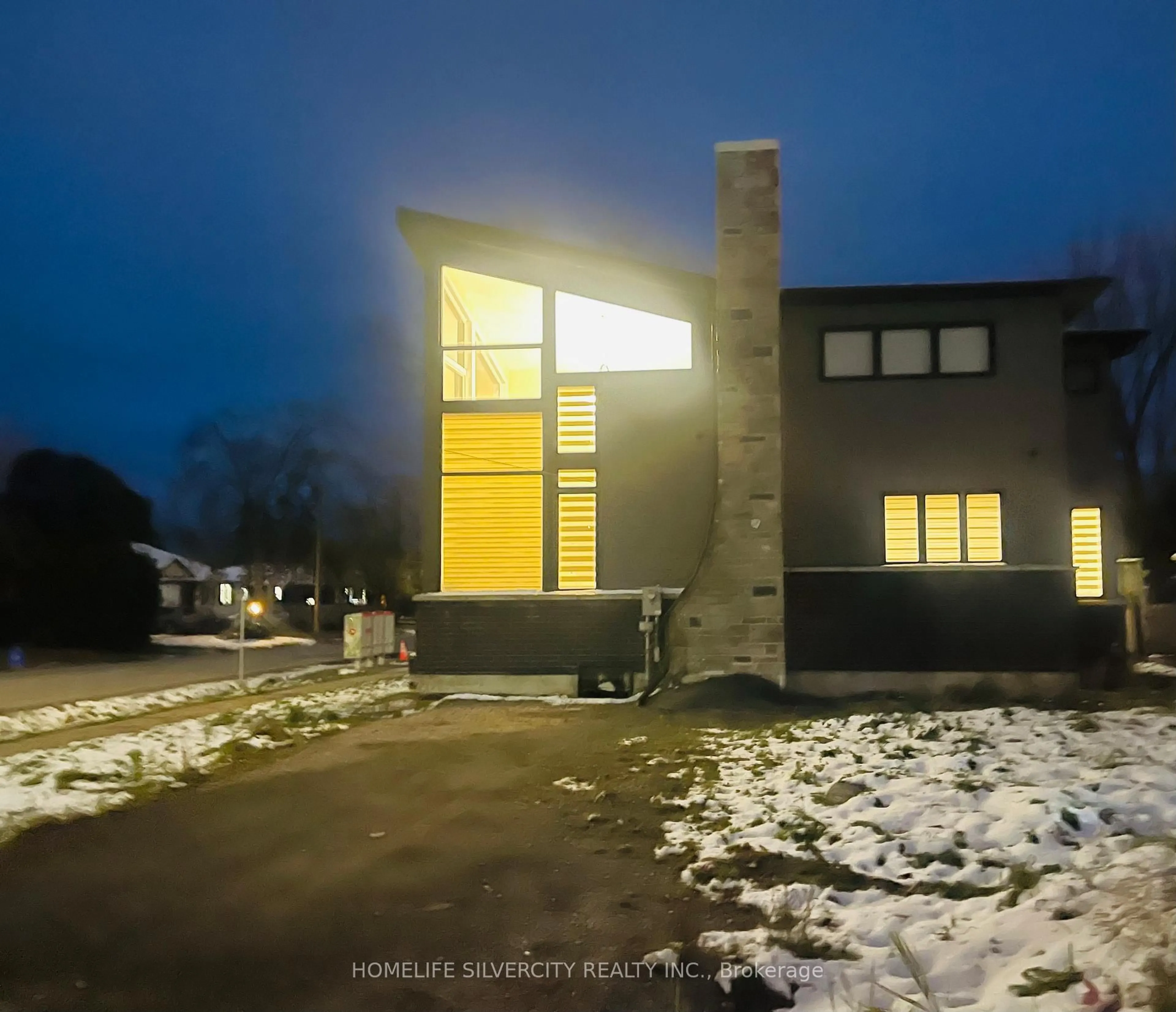 Unknown for 204 Mary St, Oakville Ontario L6K 1S4