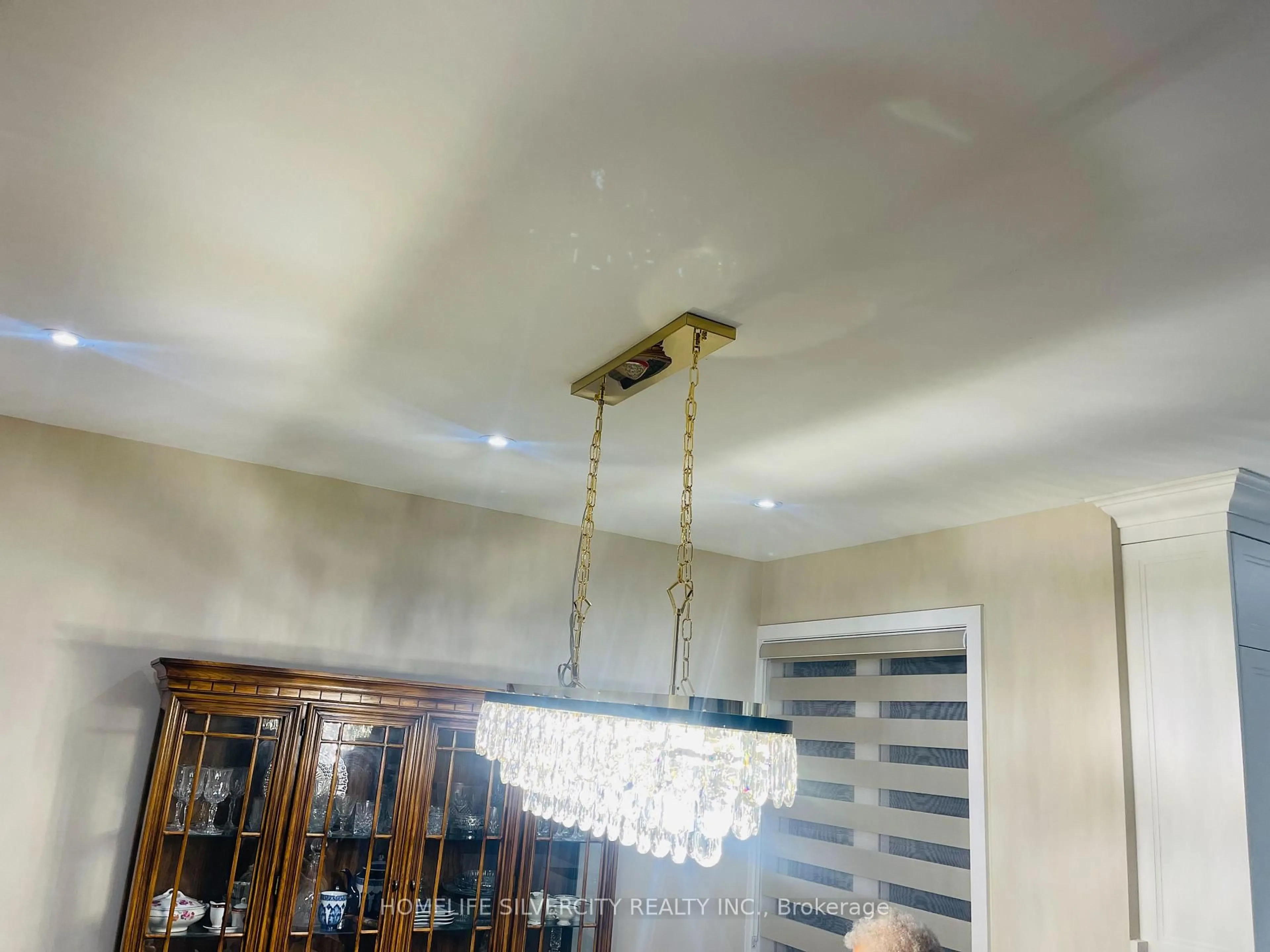 Indoor foyer for 204 Mary St, Oakville Ontario L6K 1S4