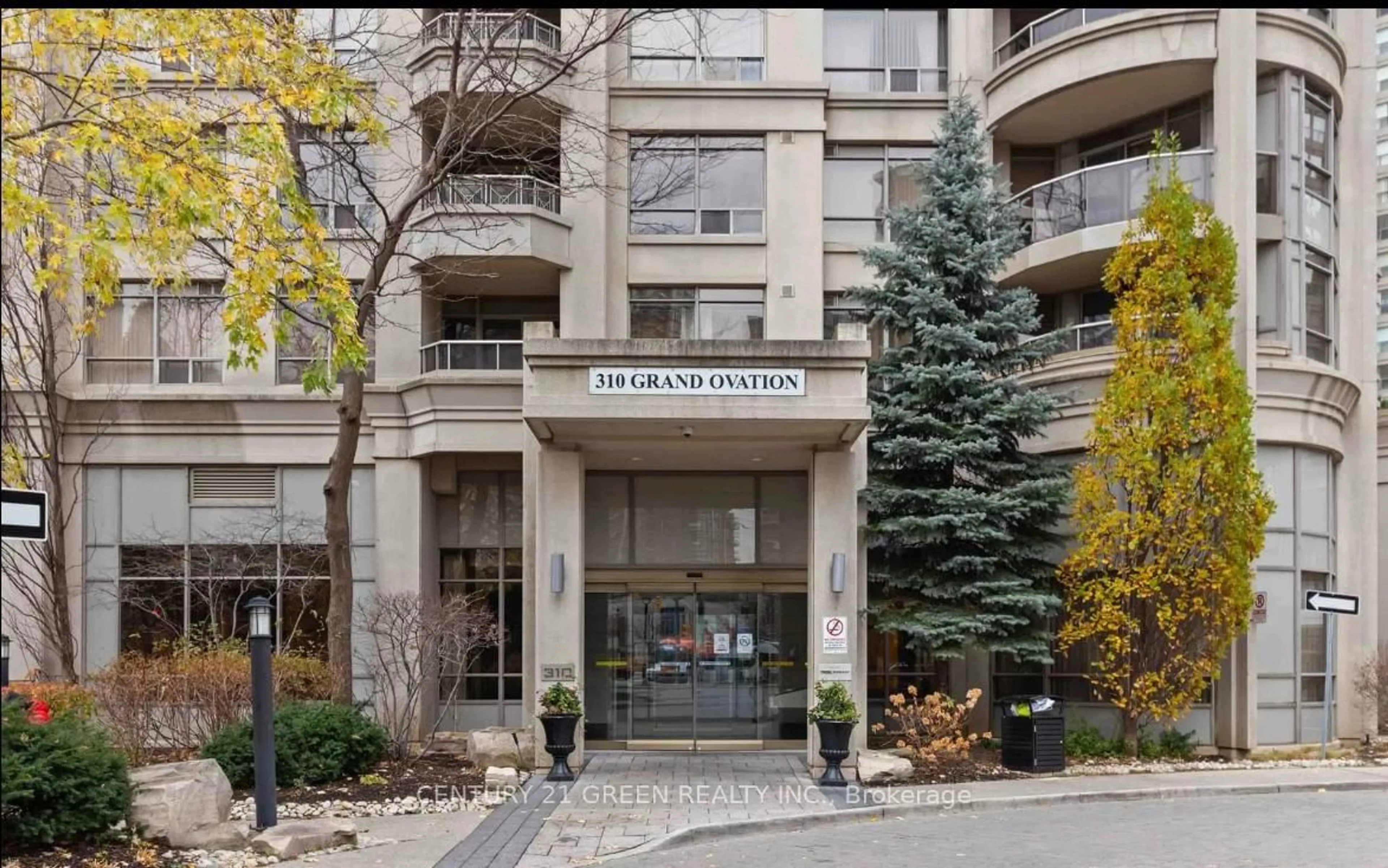 Indoor foyer for 310 Burnhamthorpe Rd #2111, Mississauga Ontario L5B 4P9