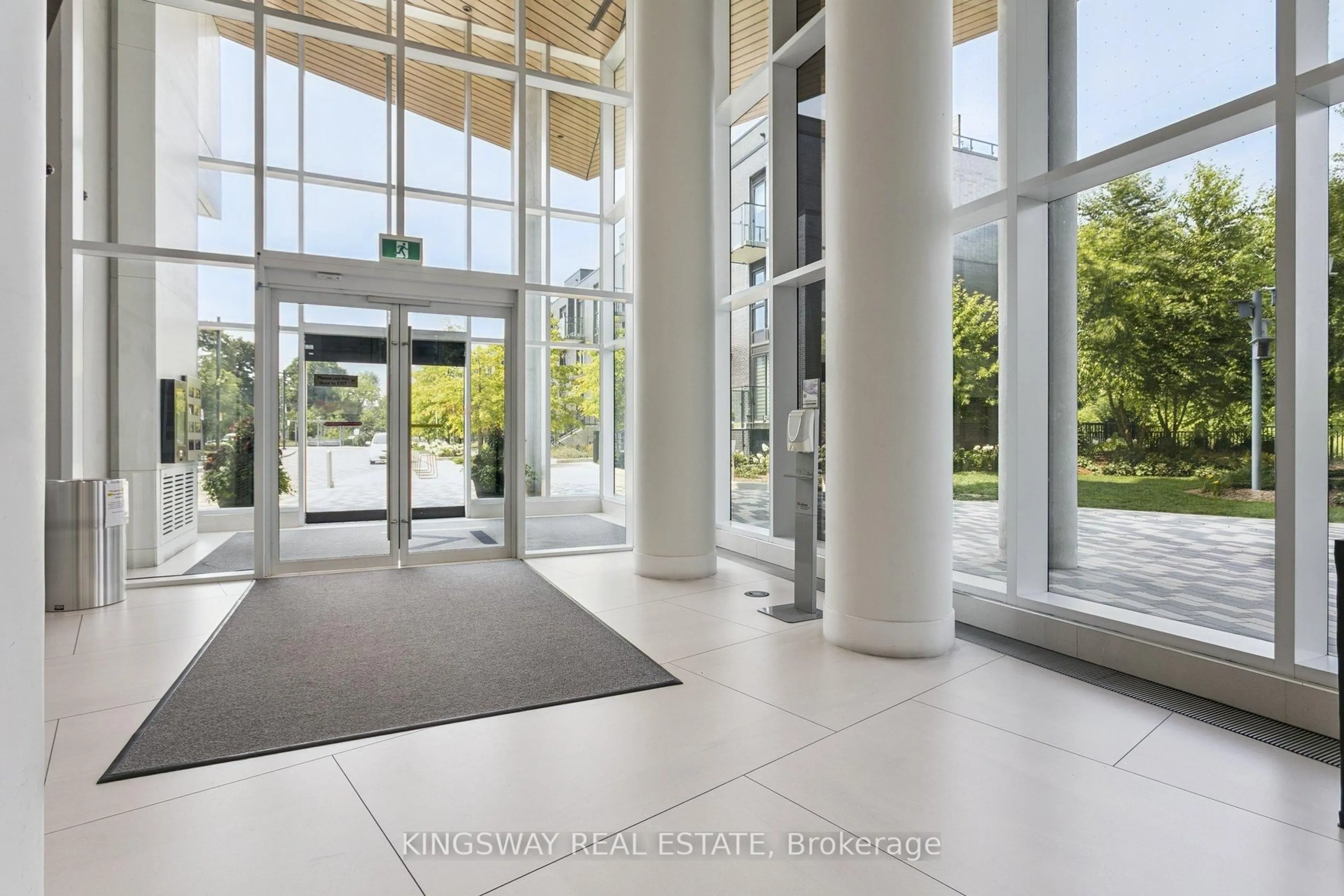 Indoor foyer for 20 Brin Dr #604, Toronto Ontario M8X 0B2