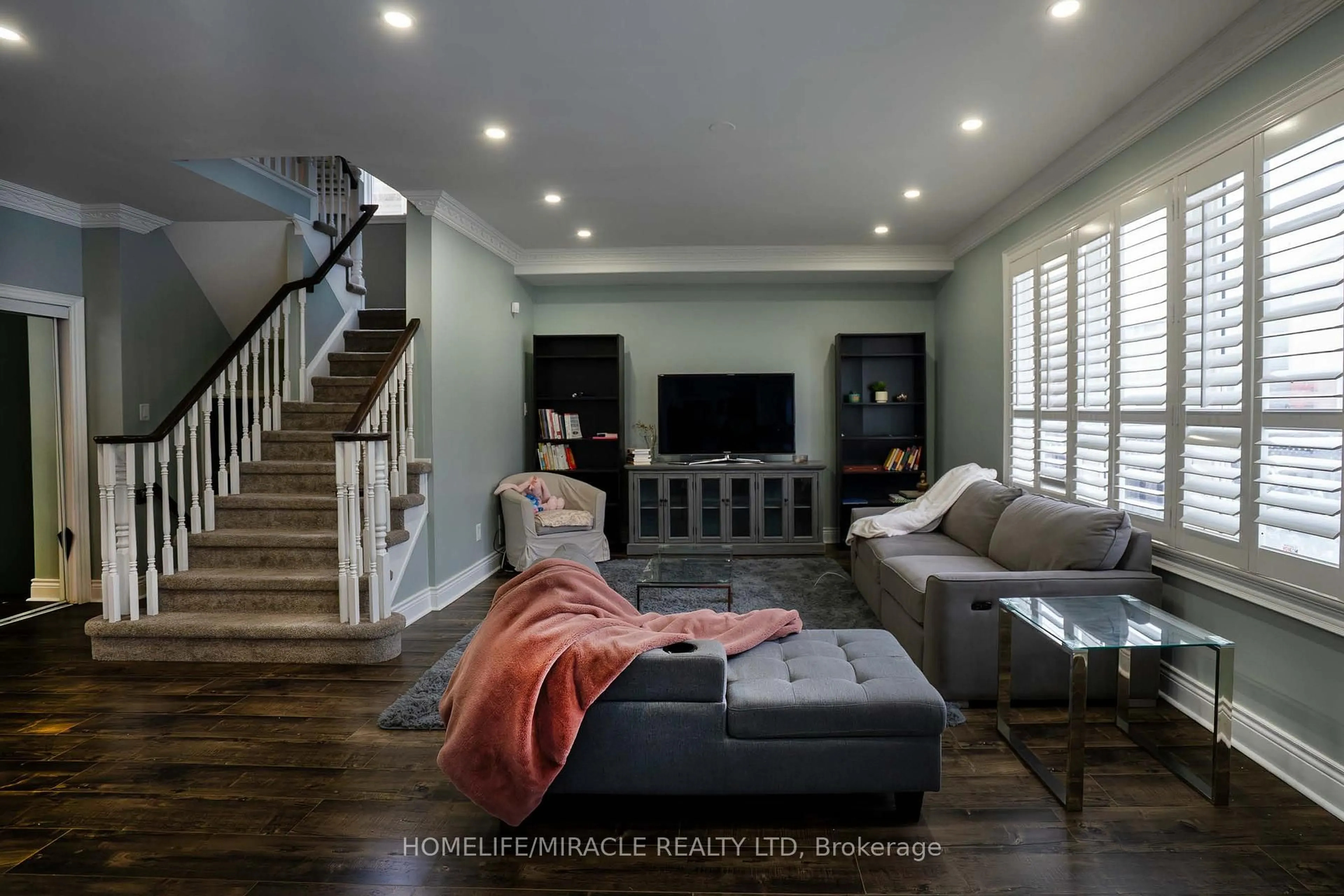 Living room with furniture, unknown for 949 Mcneil Dr, Milton Ontario L9T 6N1