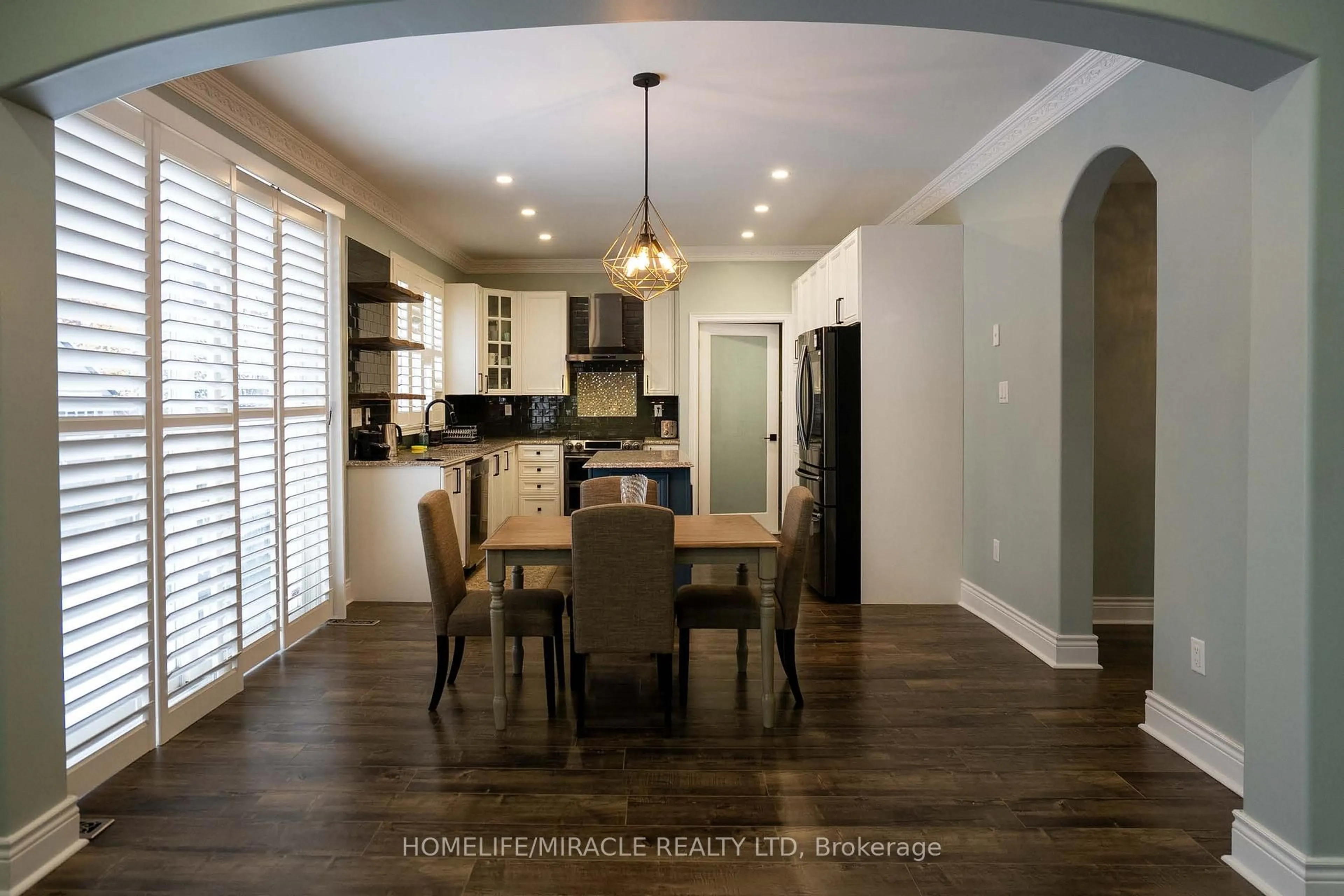 Open concept kitchen, unknown for 949 Mcneil Dr, Milton Ontario L9T 6N1