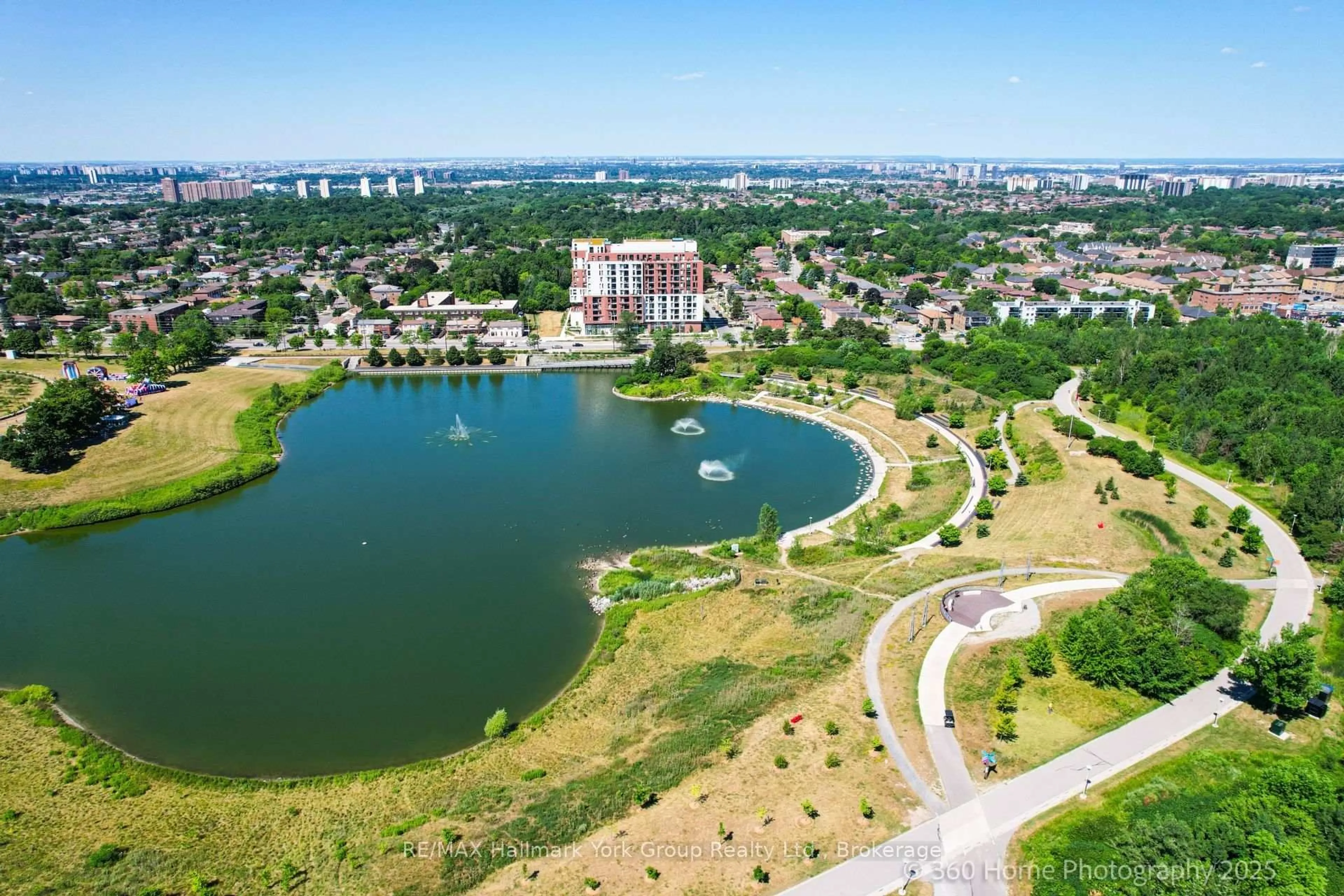 A pic from outside/outdoor area/front of a property/back of a property/a pic from drone, water/lake/river/ocean view for 3100 Keele St #534, Toronto Ontario M3M 2H4