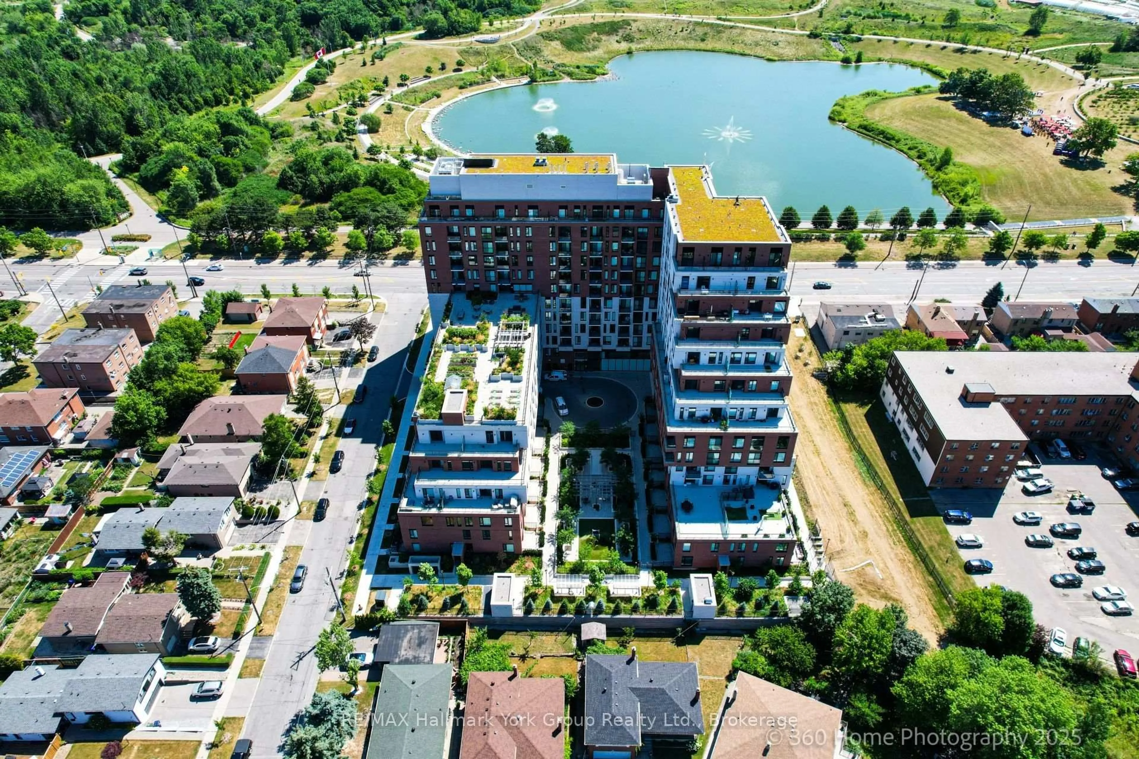 A pic from outside/outdoor area/front of a property/back of a property/a pic from drone, water/lake/river/ocean view for 3100 Keele St #534, Toronto Ontario M3M 2H4