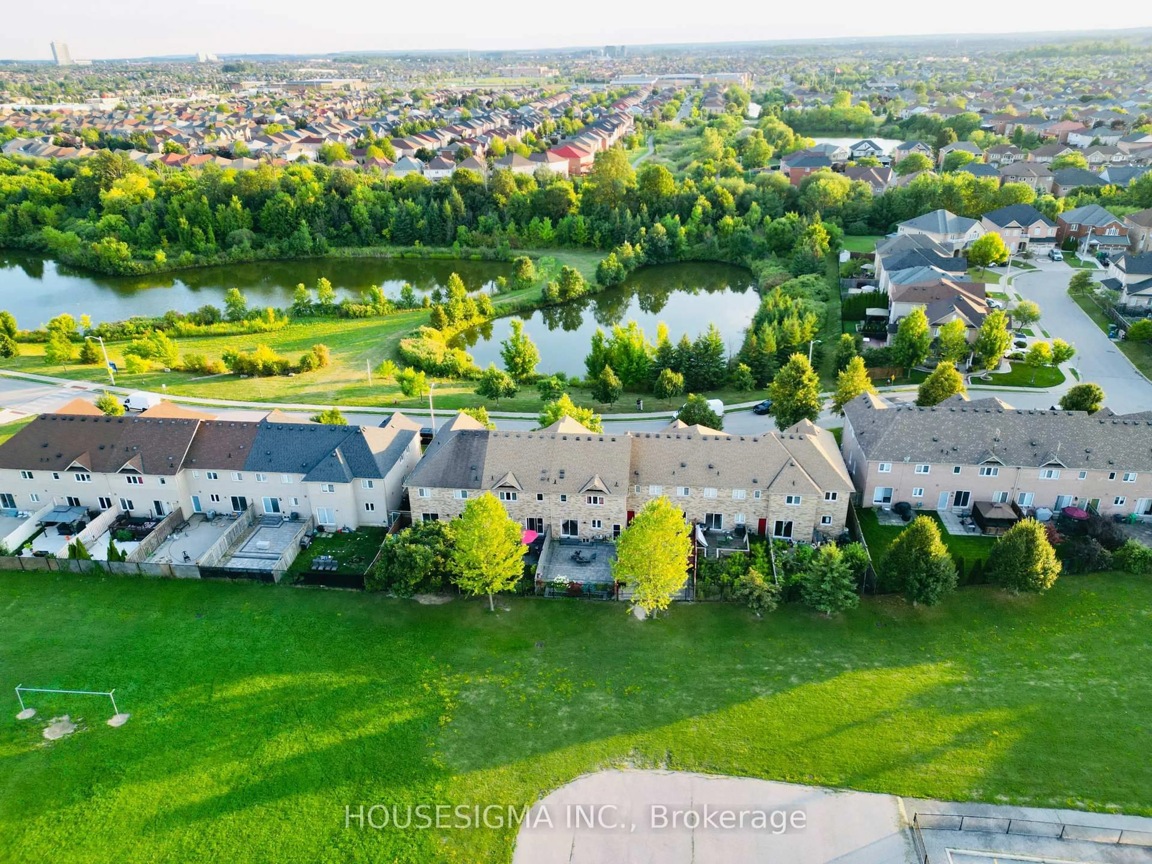 A pic from outside/outdoor area/front of a property/back of a property/a pic from drone, city buildings view from balcony for 77 Beavervalley Dr, Brampton Ontario L7A 3R3
