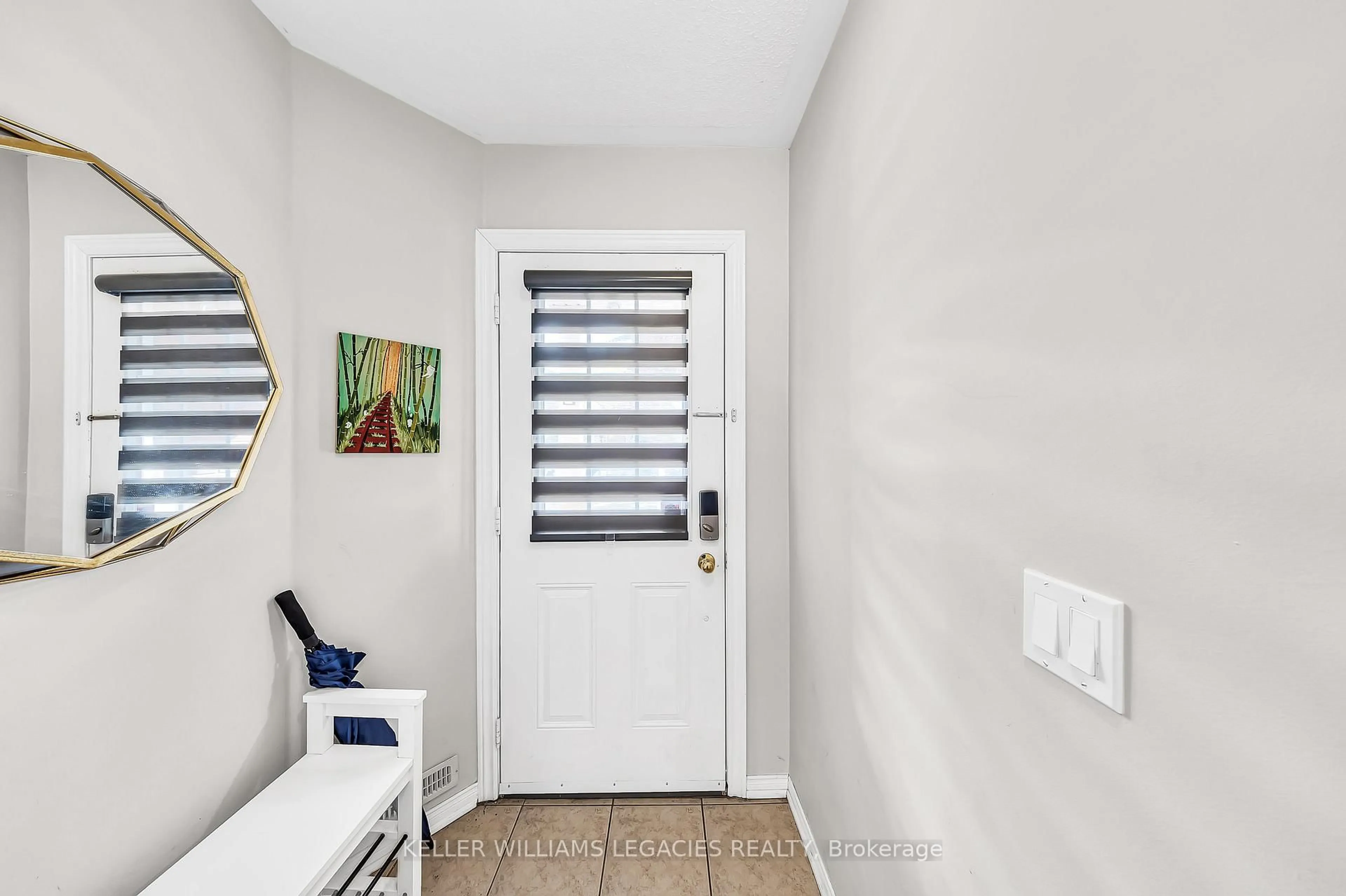 Indoor entryway for 9 Rock Haven Lane, Brampton Ontario L6X 0H2