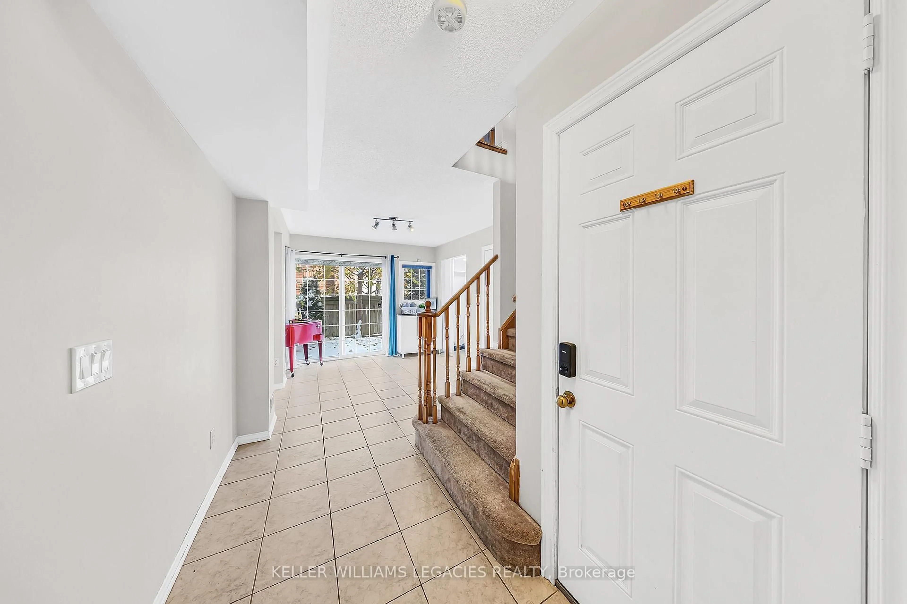 Indoor entryway for 9 Rock Haven Lane, Brampton Ontario L6X 0H2