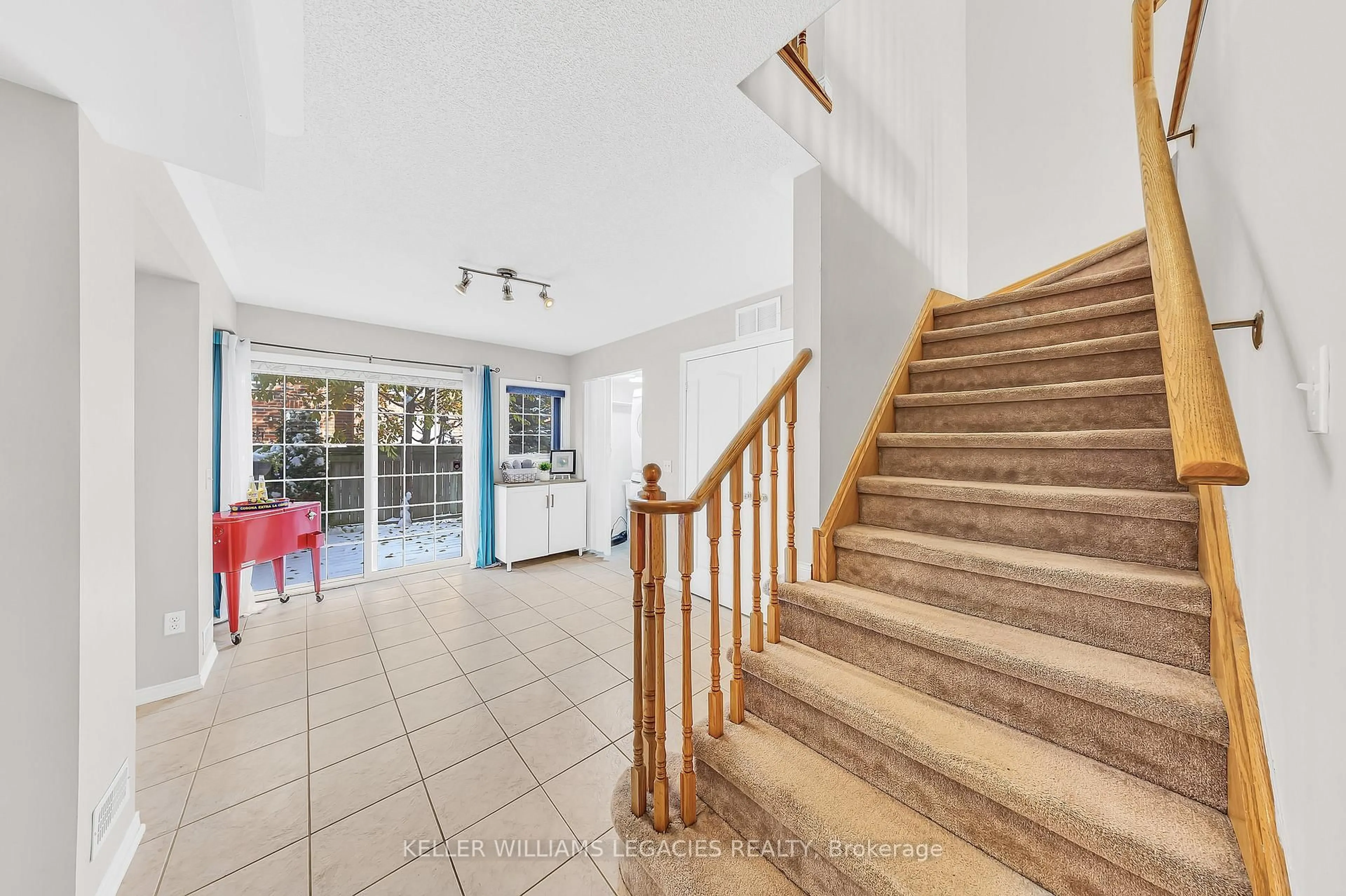 Indoor foyer for 9 Rock Haven Lane, Brampton Ontario L6X 0H2