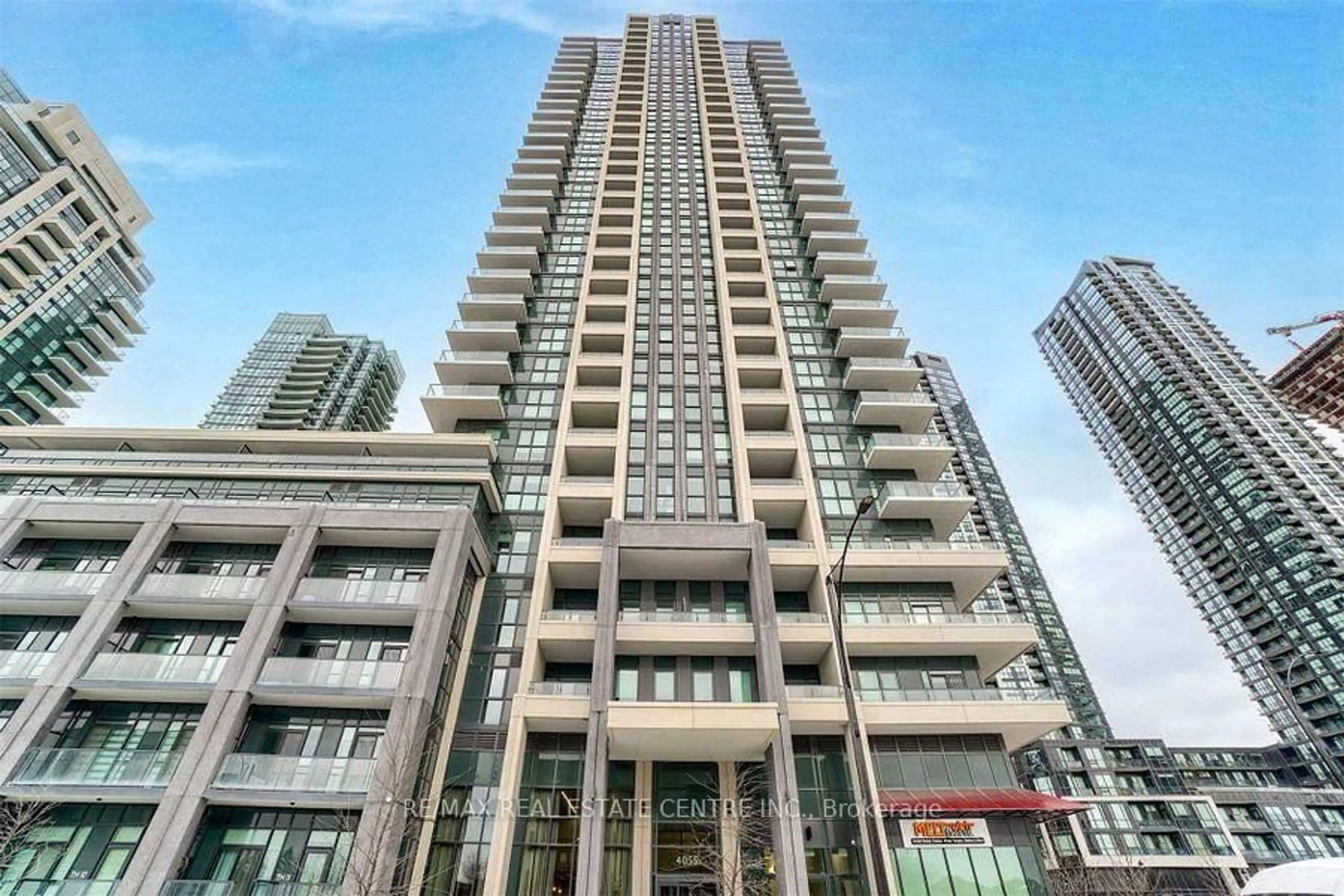 Indoor foyer for 4055 Parkside Village Dr #2217, Mississauga Ontario L5B 0K8