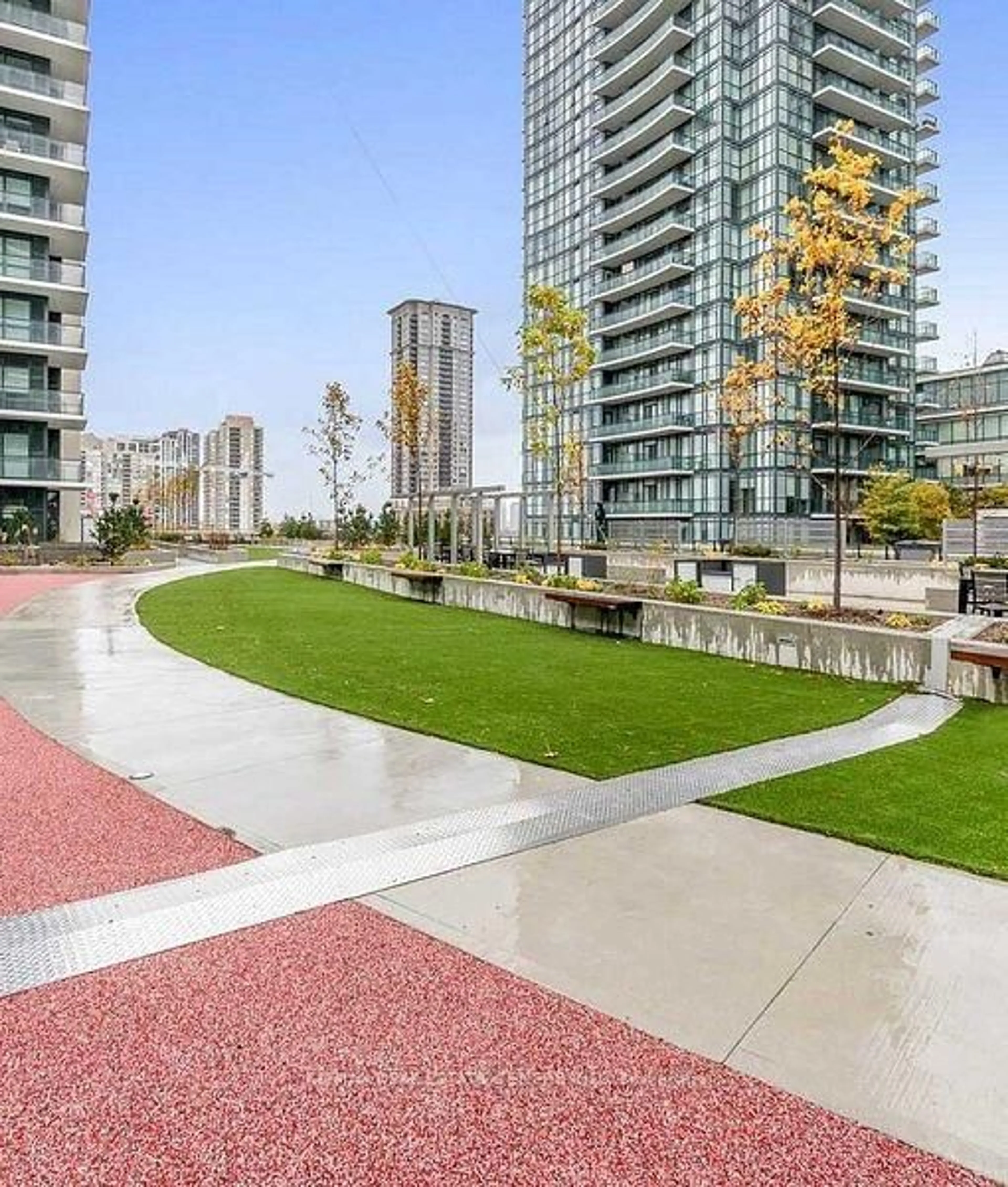 Patio, street for 4055 Parkside Village Dr #2217, Mississauga Ontario L5B 0K8