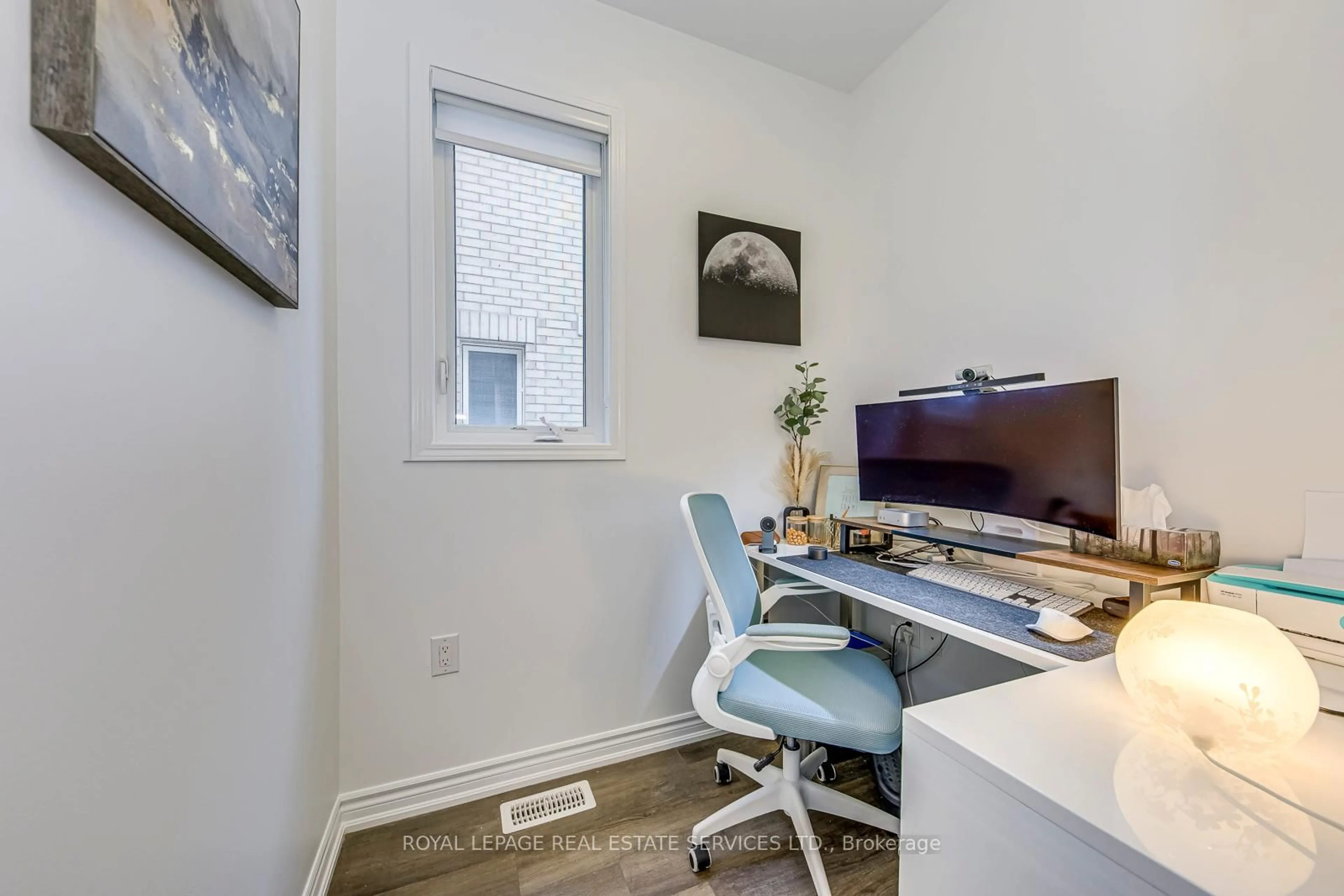 A pic of a room for 804 Aspen Terr, Milton Ontario L9E 1S3