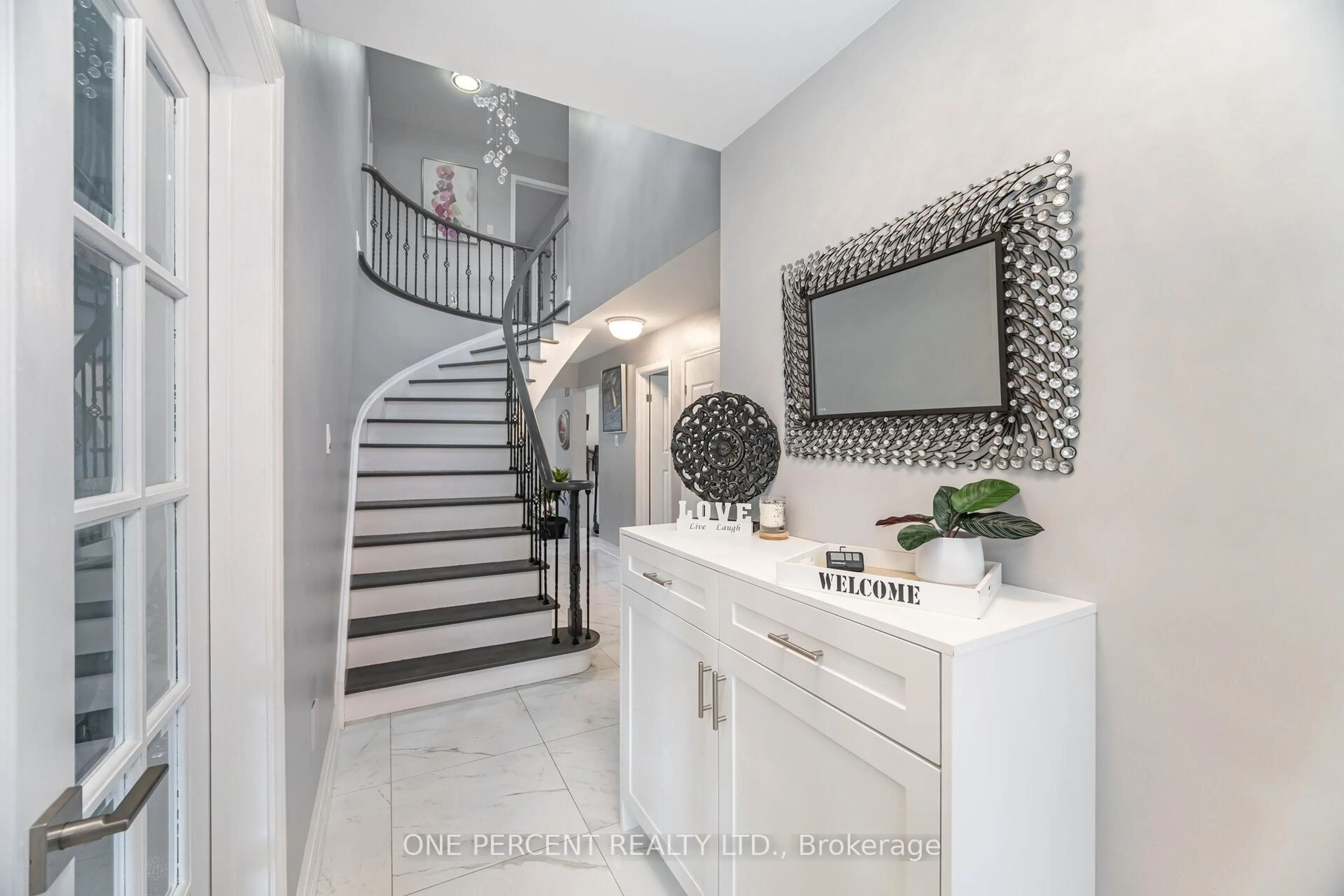 Unknown for 704 Bookham Cres, Mississauga Ontario L4Z 1T9