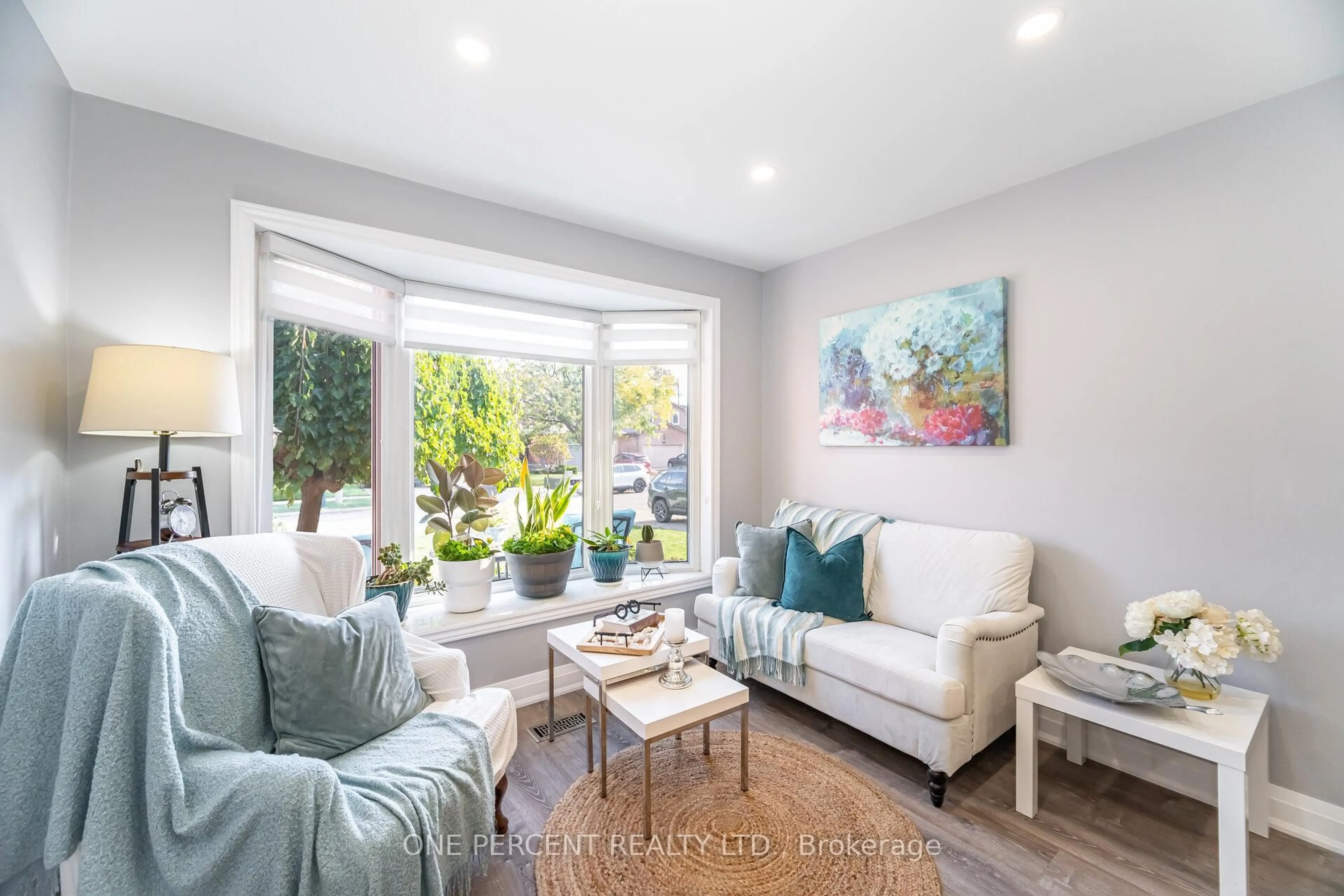 Living room with furniture, wood/laminate floor for 704 Bookham Cres, Mississauga Ontario L4Z 1T9