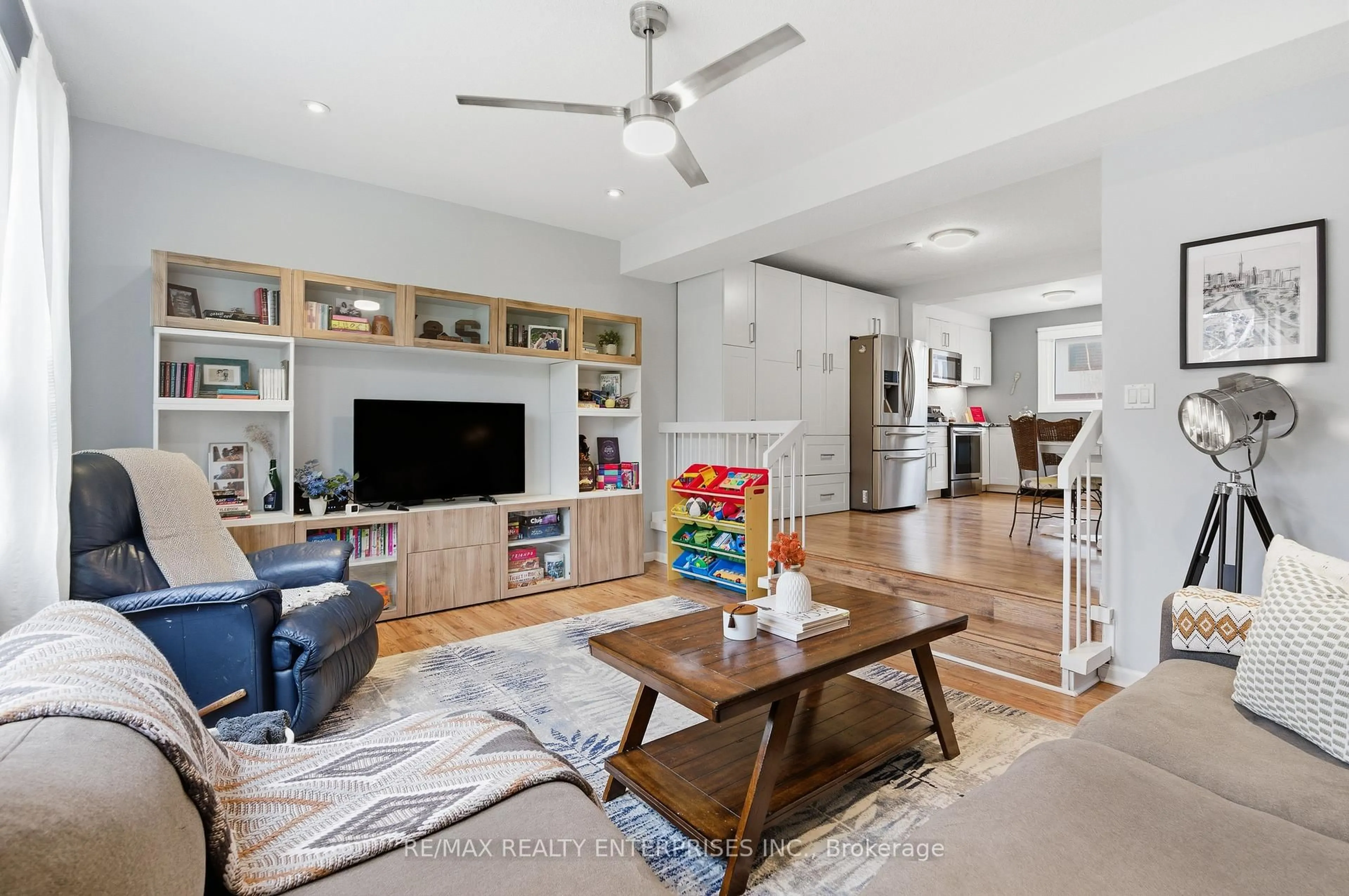 Living room with furniture, unknown for 1060 Walden Circ #42, Mississauga Ontario L5J 4J9