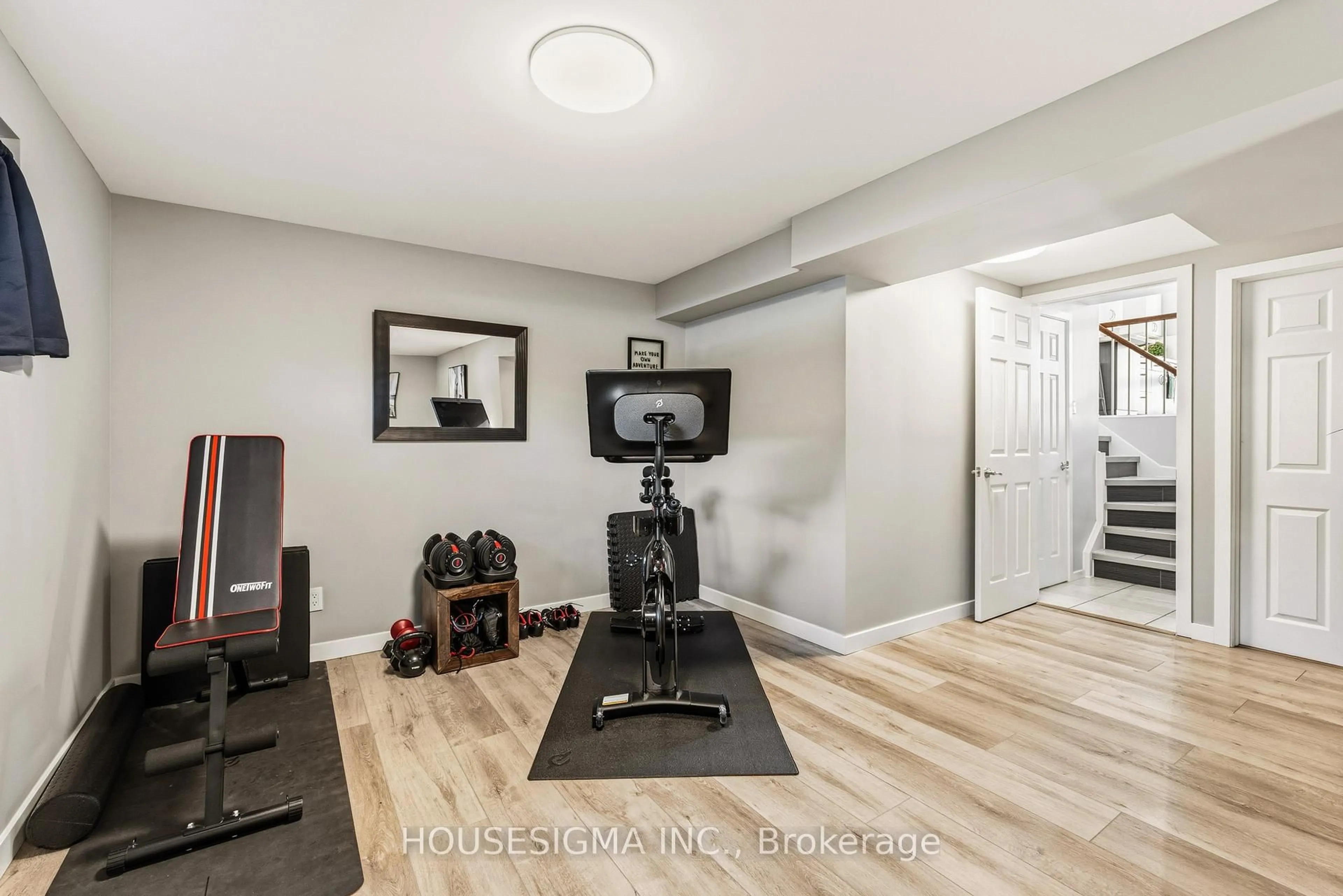 Gym or fitness room for 427 Lolita Gdns, Mississauga Ontario L5A 2A8